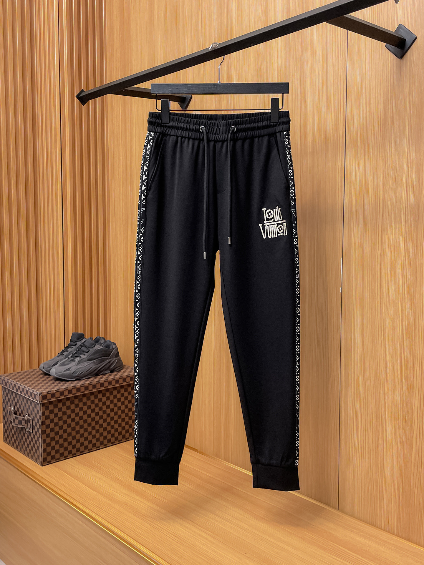 [TOP] Louis Vuitton LV Men's Casual Pants - Black