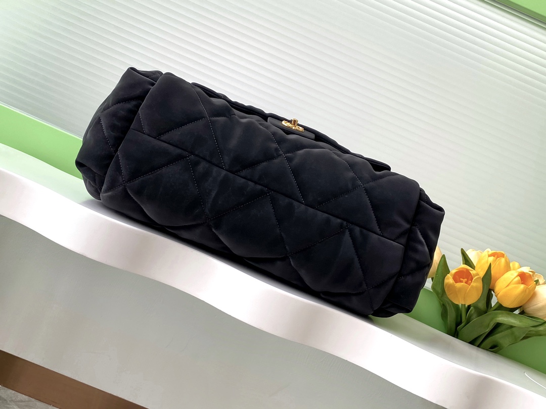 [TOP] CHANEL Coco Neige Hobo Bag 22-44-18cm - Black&GHW