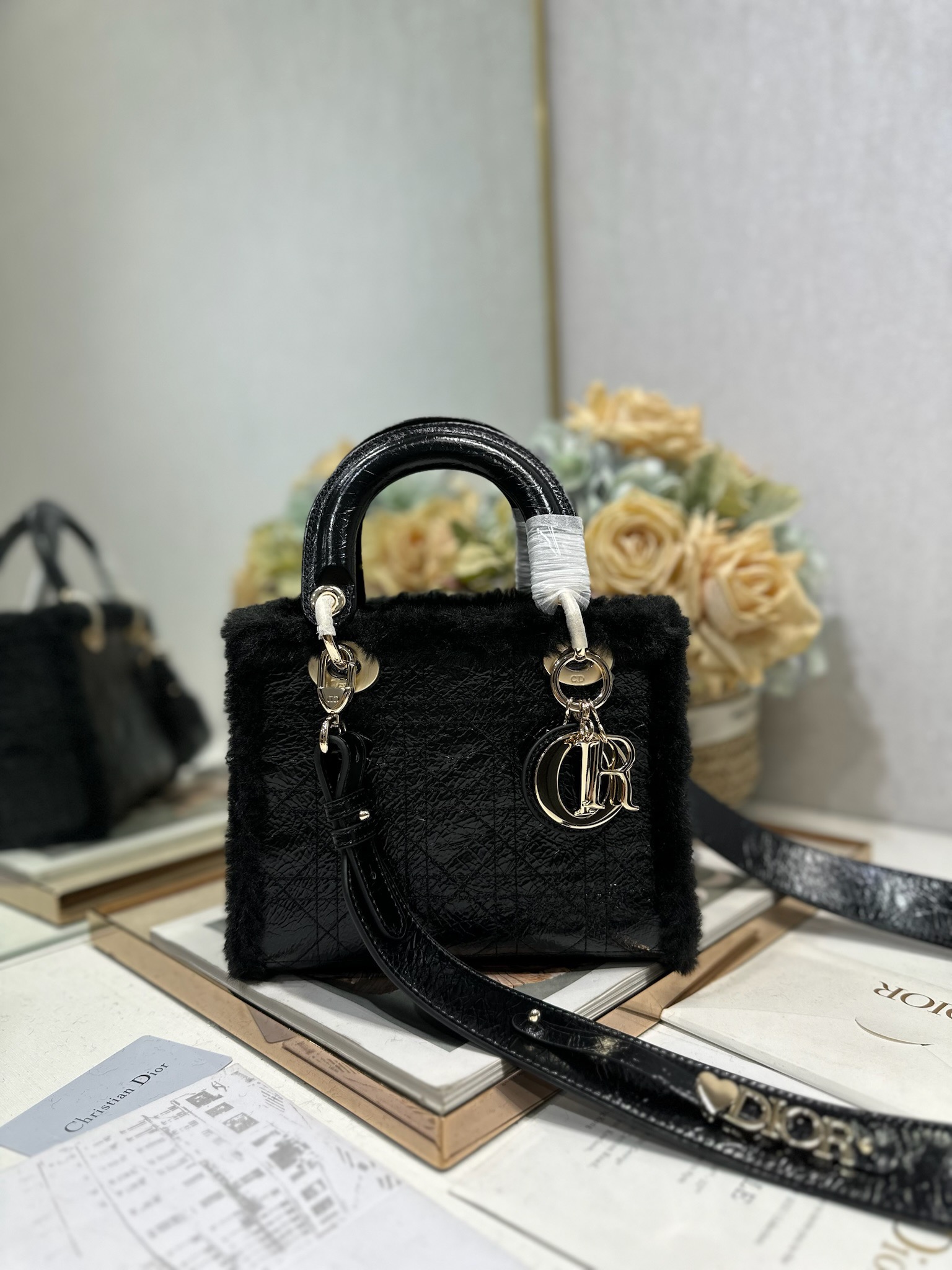 [TOP] Christian Dior Lady Dior Bag with Cowhide Leather 24 x 21 x 12 cm/ 20 x 17 x 8 cm/ 17 x 15 x 7cm - Black