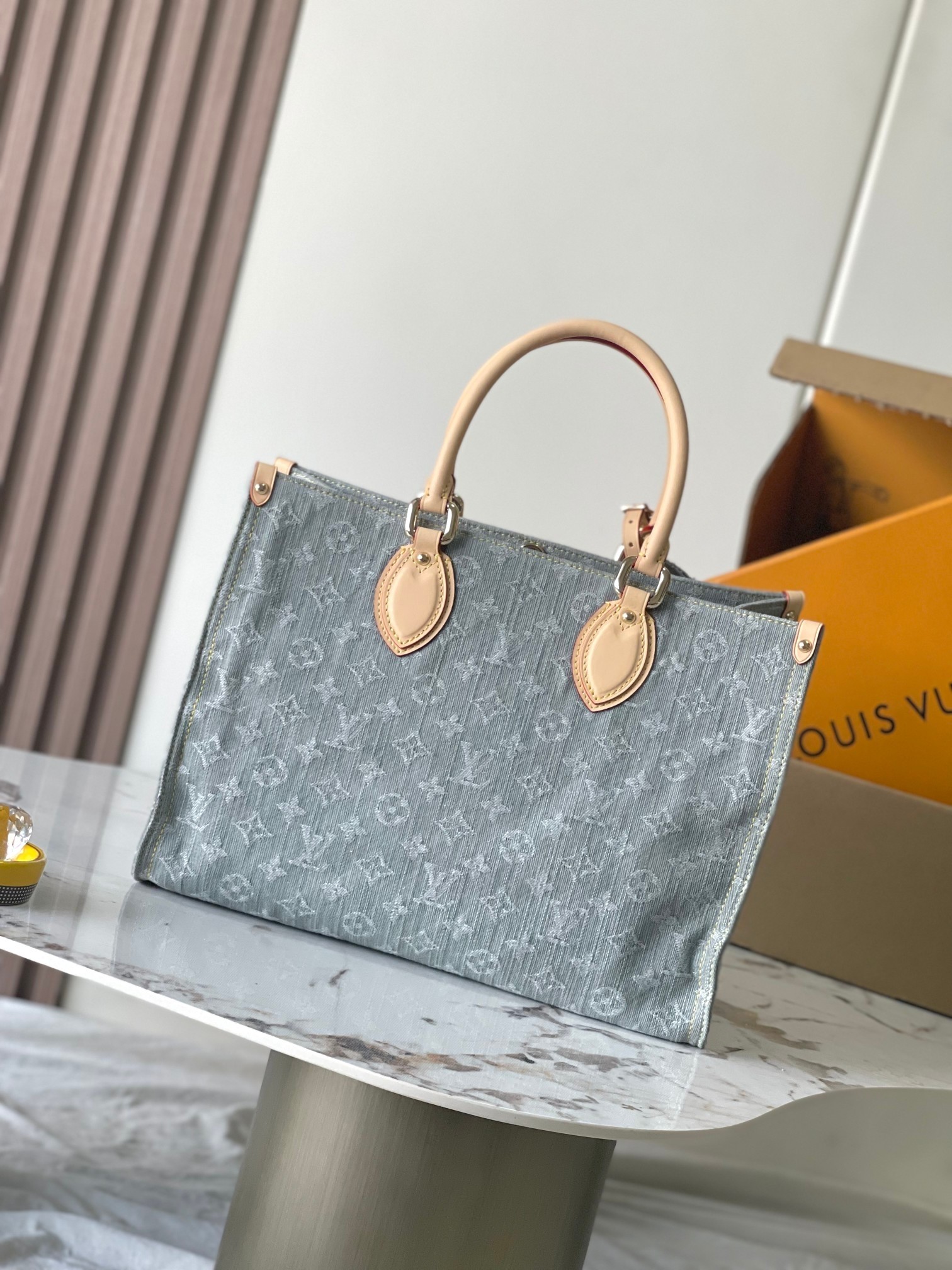 [TOP] Louis Vuitton LV On The Go Bag MM 35x27x14cm - Gray