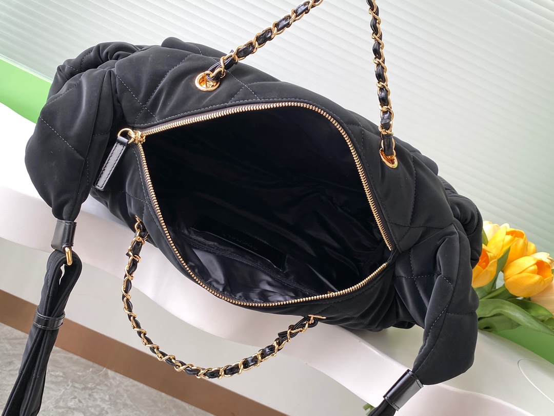 [TOP] CHANEL Coco Neige Hobo Bag 22-44-18cm - Black&GHW