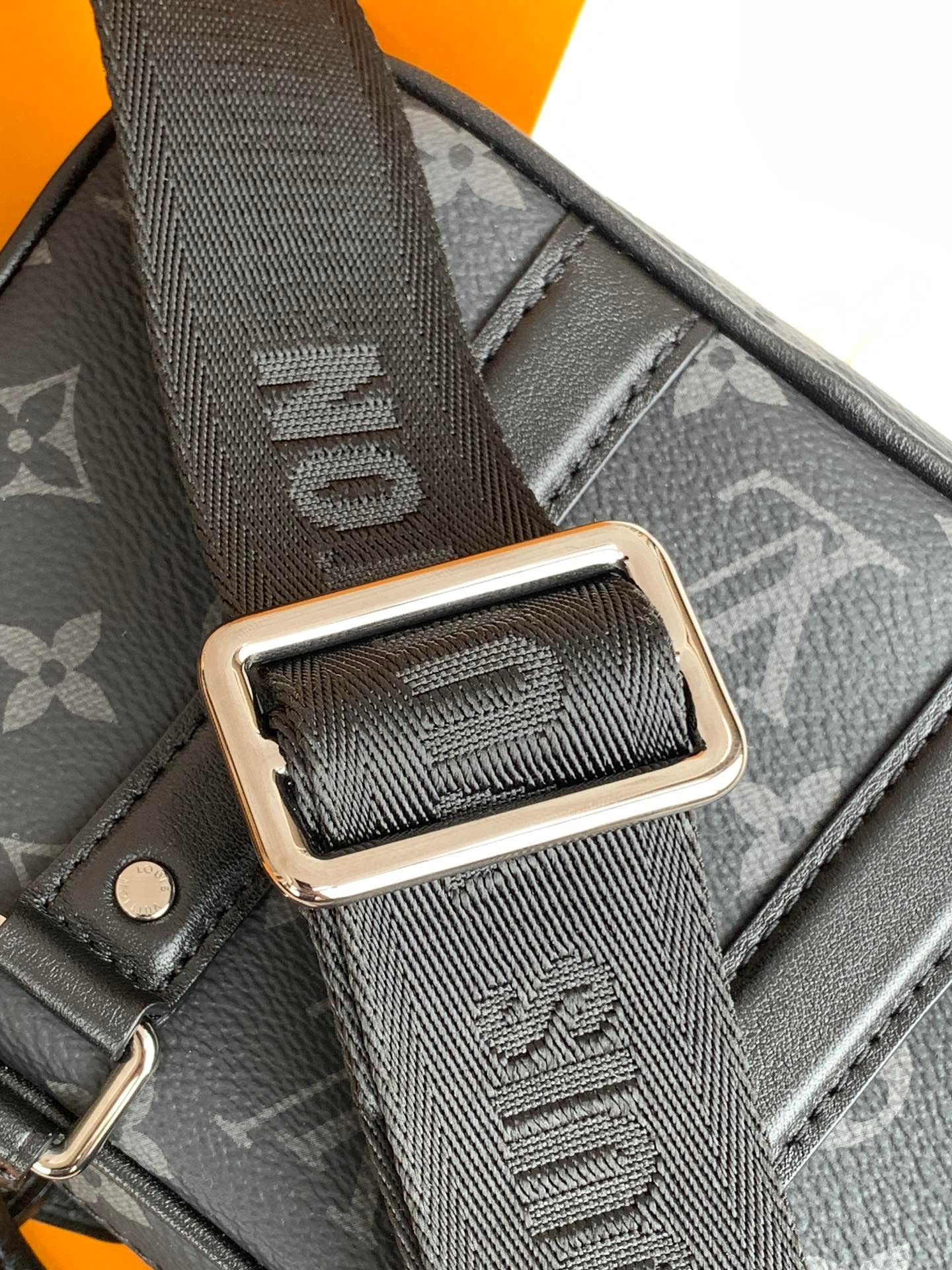 [TOP] Louis Vuitton LV Nano Porte Documents Voyage Bag 20x13x5.5cm - Black