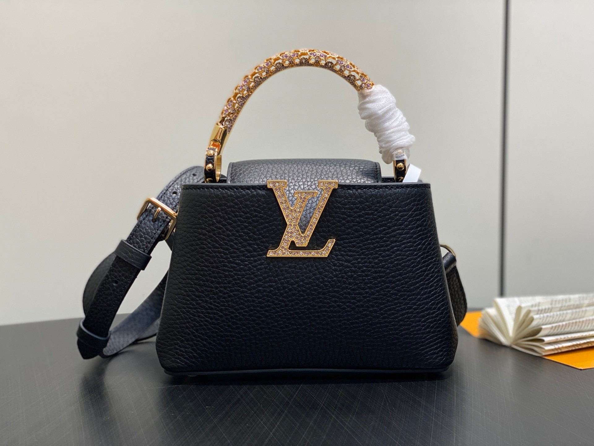 [TOP] Louis Vuitton LV Exceptionals Capucine Bag Mini 21x8x13.6 cm- Black
