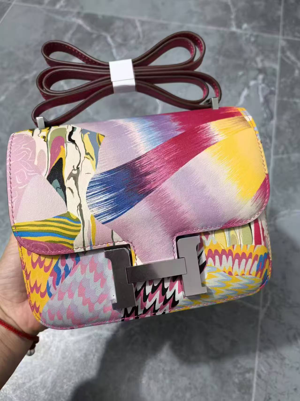 [TOP] HERMES Swift Silk Marble Printed Constance Bag 17.8x15.3x3.8cm - Rose