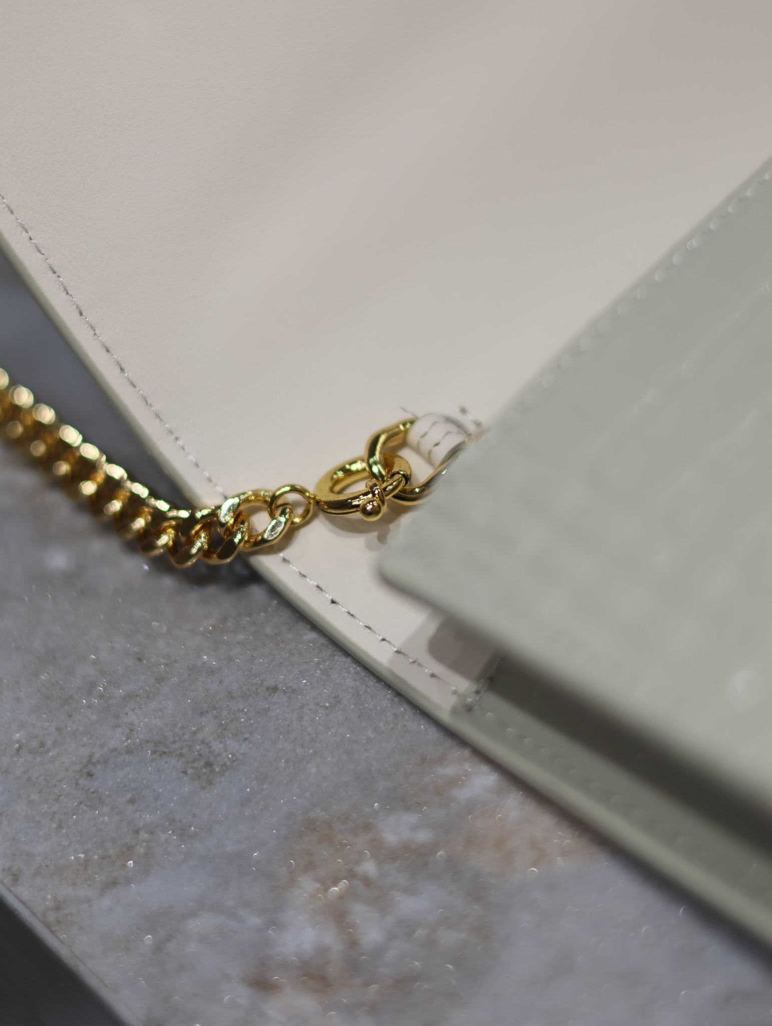 [TOP] Yves Saint Laurent YSL Kate Tassel Bag Croc Embossed Cowhide 19x12.5x4cm - White & GHW