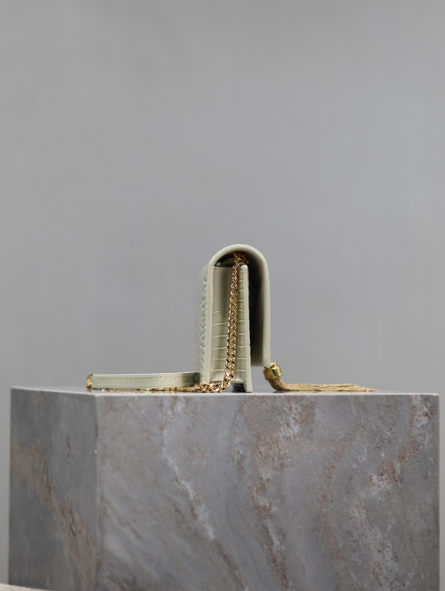 [TOP] Yves Saint Laurent YSL Kate Tassel Bag Croc Embossed Cowhide 19x12.5x4cm - White & GHW