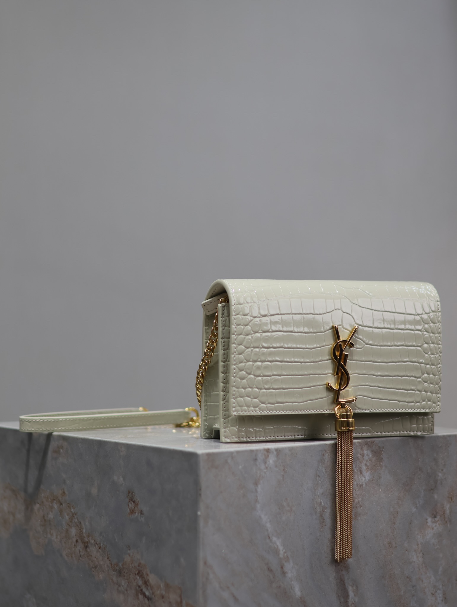 [TOP] Yves Saint Laurent YSL Kate Tassel Bag Croc Embossed Cowhide 19x12.5x4cm - White & GHW