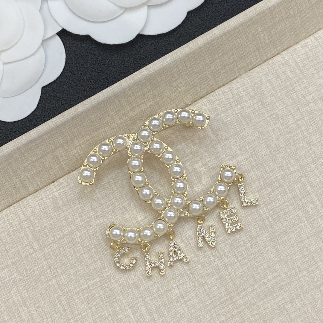 [TOP] CHANEL CC Brooch - Gold