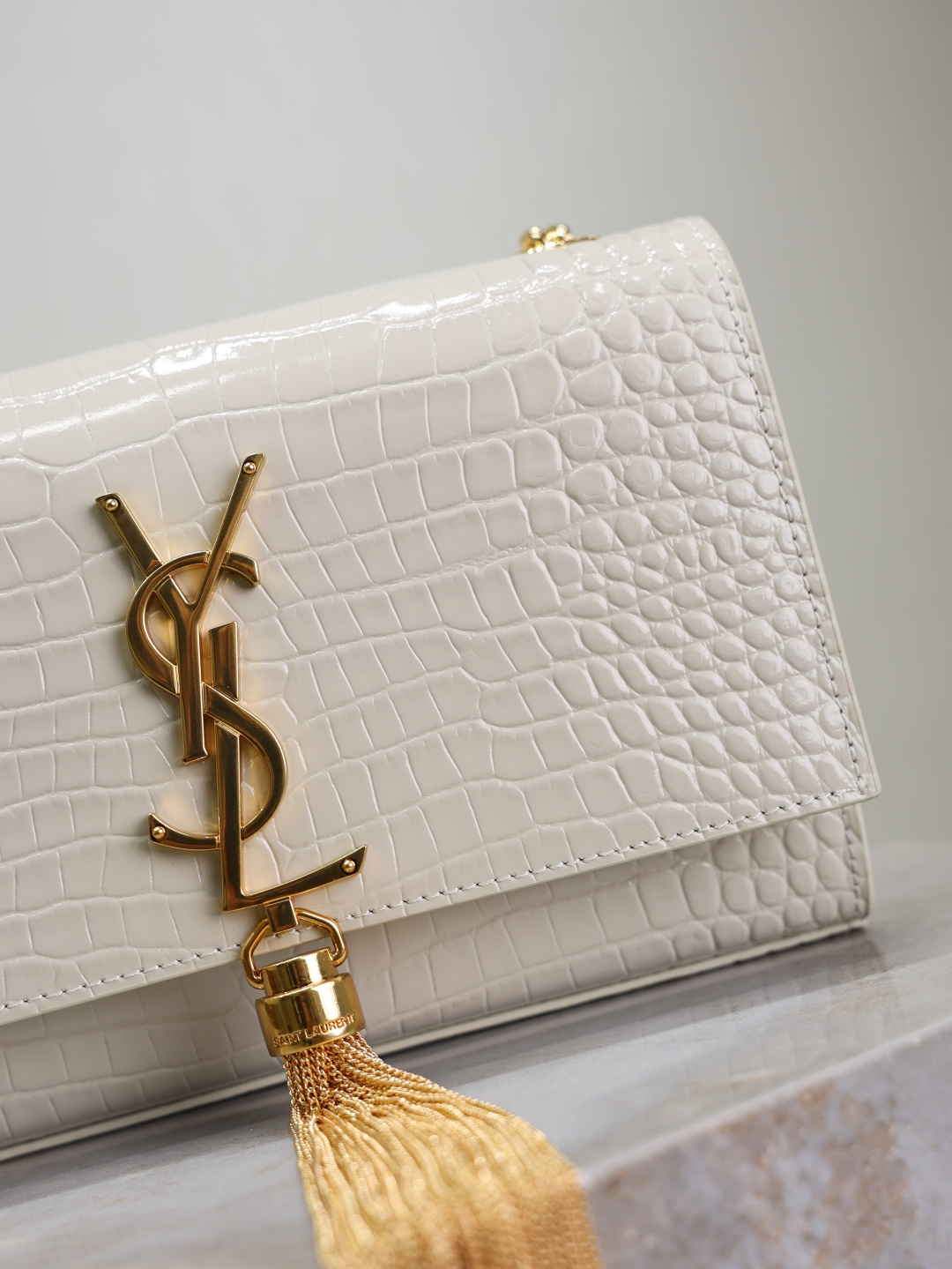 [TOP] Yves Saint Laurent YSL Kate Tassel Bag Croc Embossed Cowhide 20x13.5x5.5cm/24x14.5x5cm - White & GHW