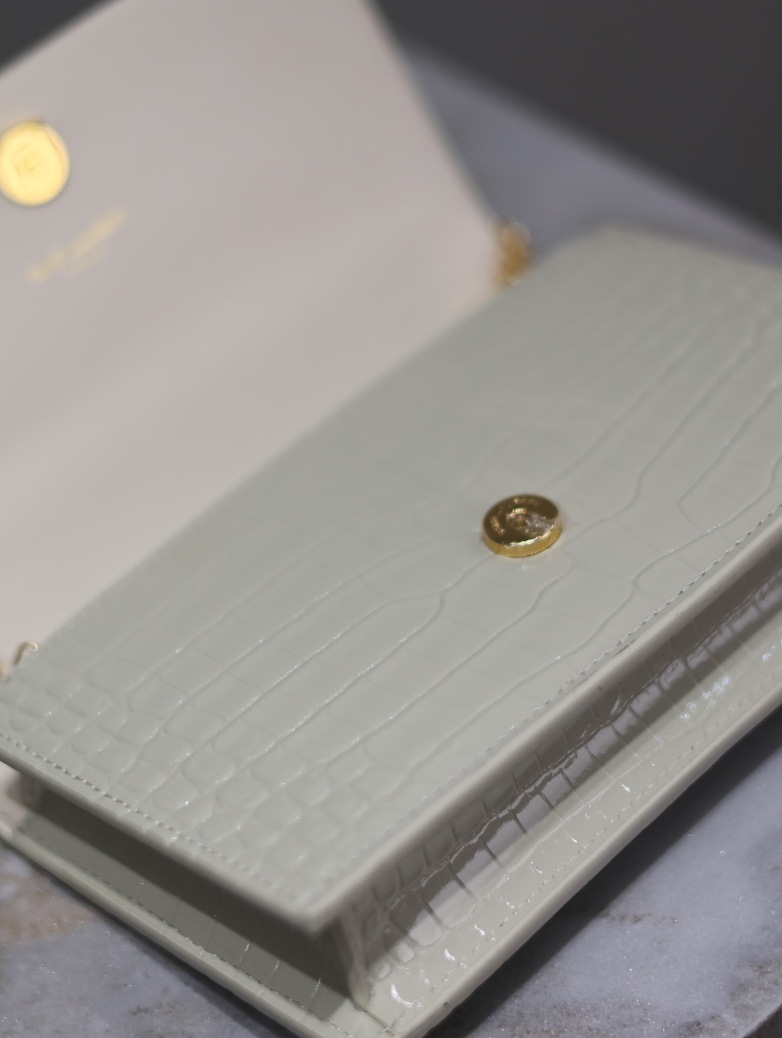 [TOP] Yves Saint Laurent YSL Kate Tassel Bag Croc Embossed Cowhide 19x12.5x4cm - White & GHW