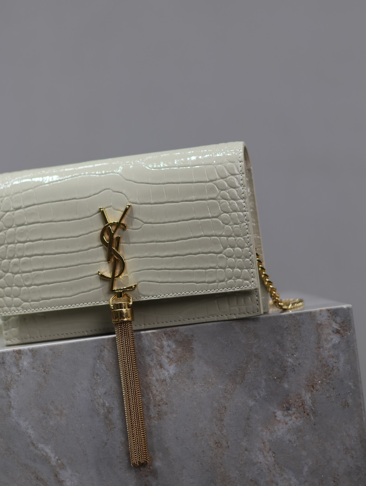 [TOP] Yves Saint Laurent YSL Kate Tassel Bag Croc Embossed Cowhide 19x12.5x4cm - White & GHW