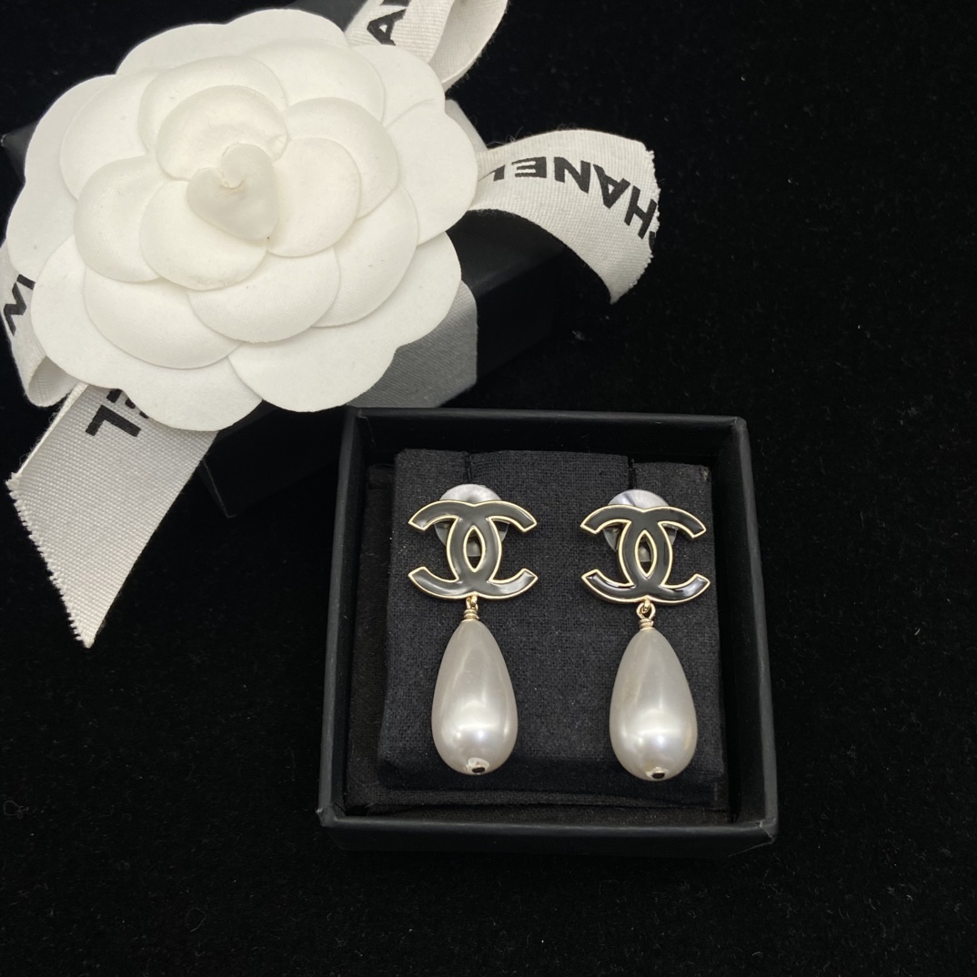 [TOP] CHANEL  Earrings - 2 Colors