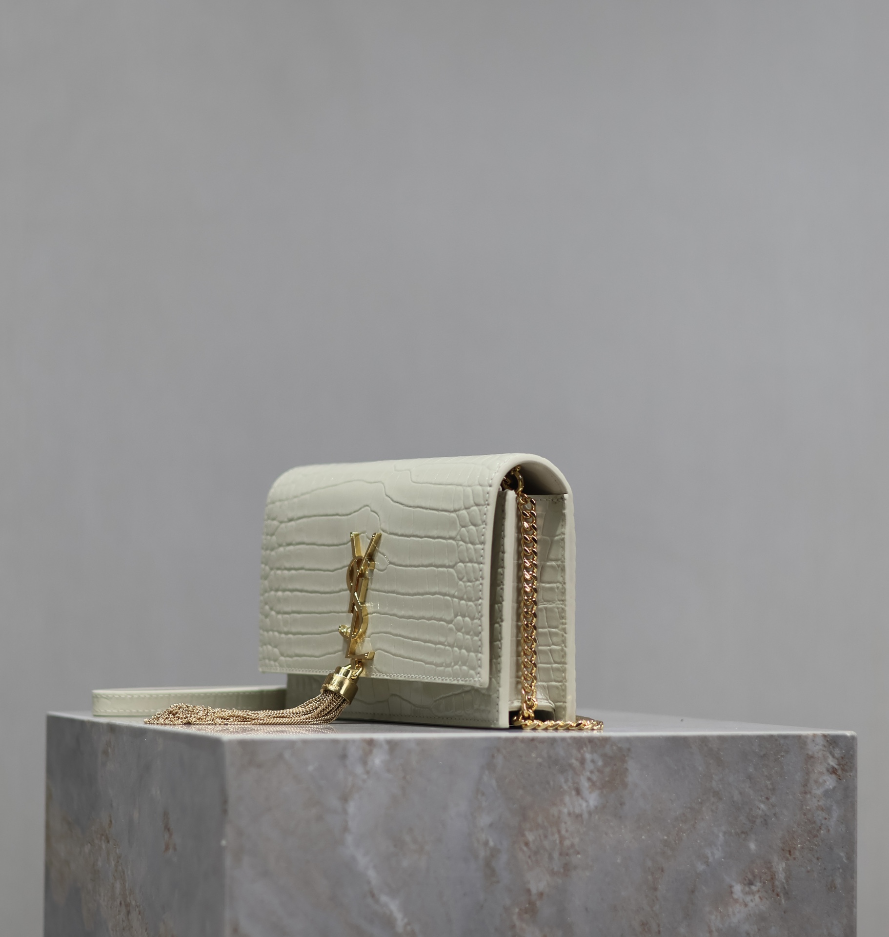 [TOP] Yves Saint Laurent YSL Kate Tassel Bag Croc Embossed Cowhide 19x12.5x4cm - White & GHW