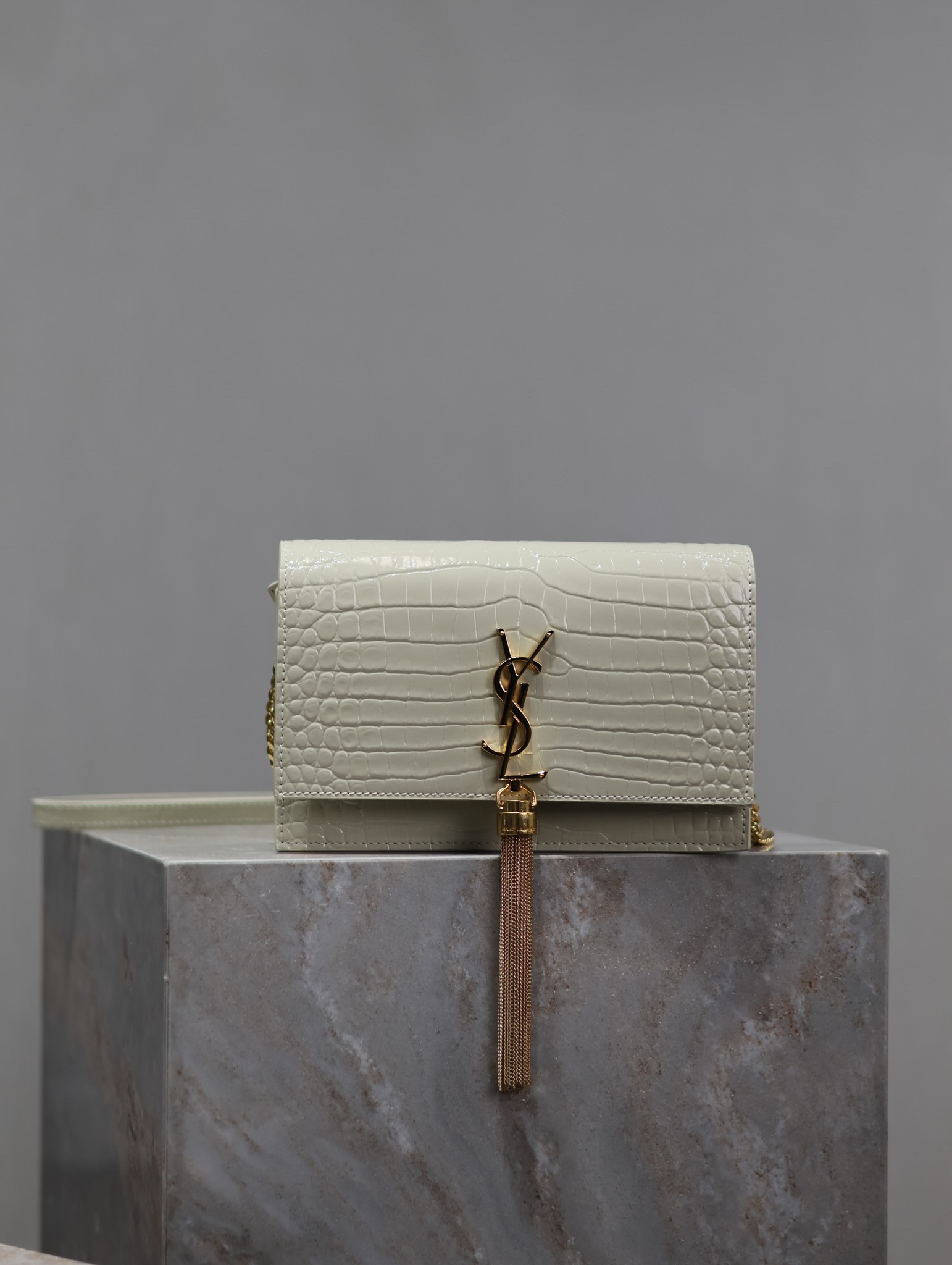 [TOP] Yves Saint Laurent YSL Kate Tassel Bag Croc Embossed Cowhide 19x12.5x4cm - White & GHW