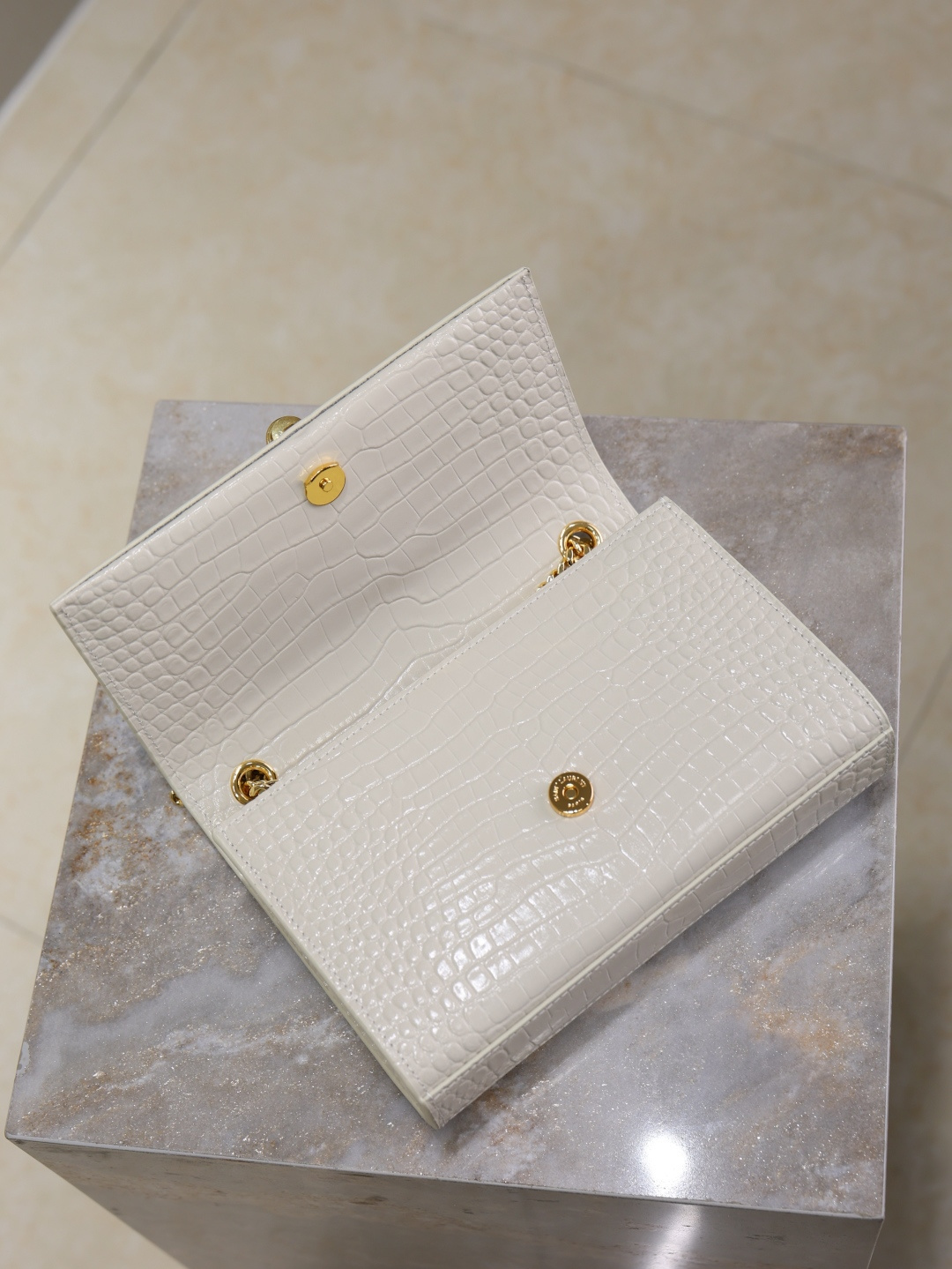 [TOP] Yves Saint Laurent YSL Kate Tassel Bag Croc Embossed Cowhide 20x13.5x5.5cm/24x14.5x5cm - White & GHW