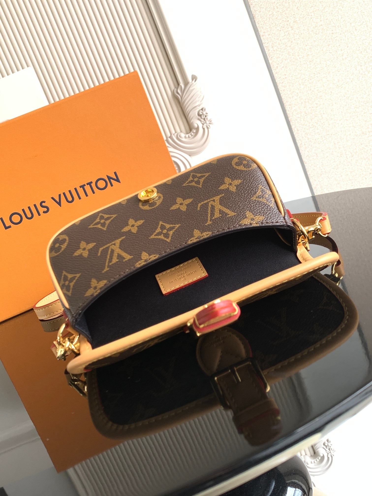 [TOP] Louis Vuitton LV Monogram Diane Bag 19 x 10.5 x 6 cm - Brown