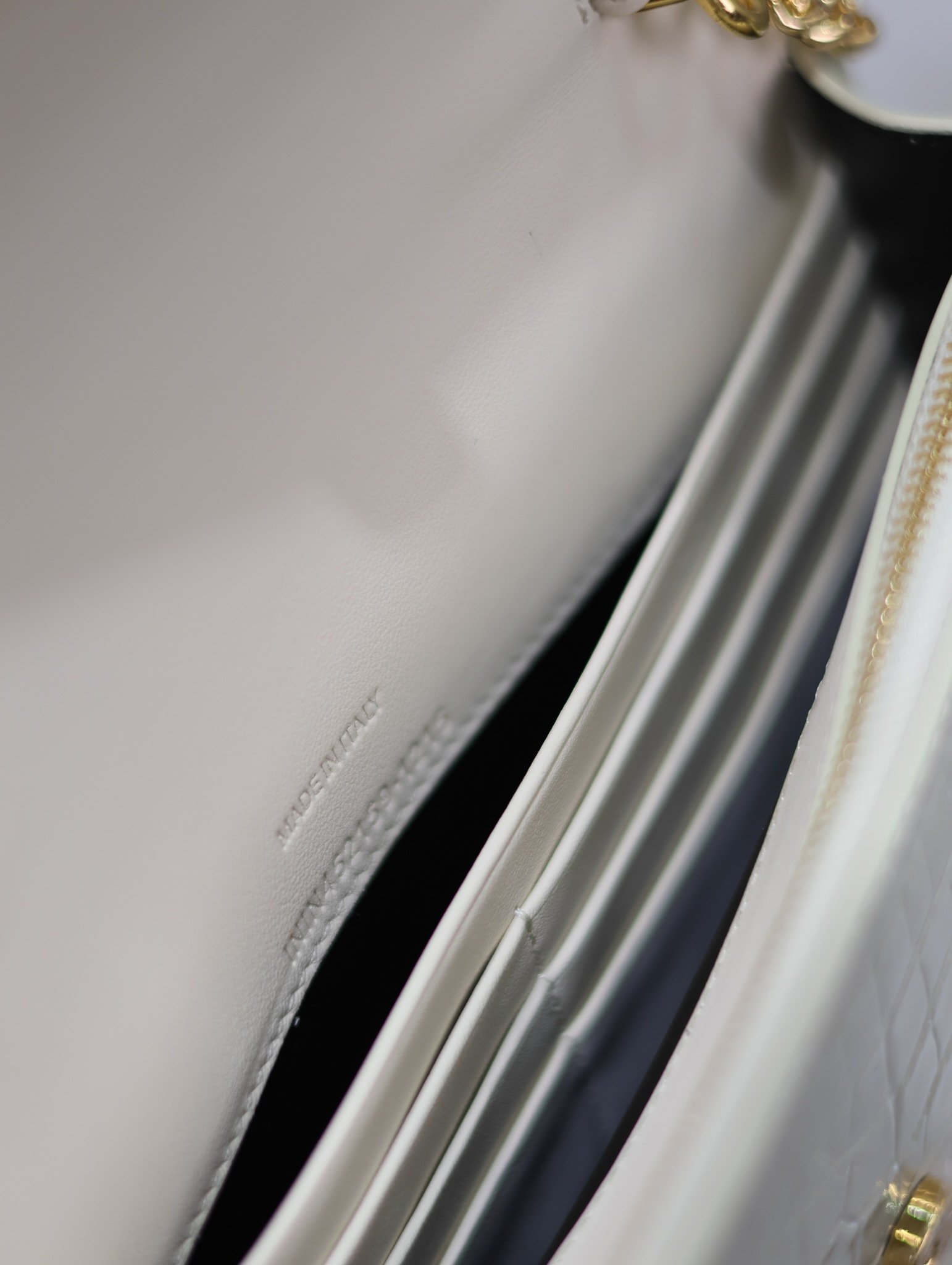 [TOP] Yves Saint Laurent YSL Kate Tassel Bag Croc Embossed Cowhide 19x12.5x4cm - White & GHW