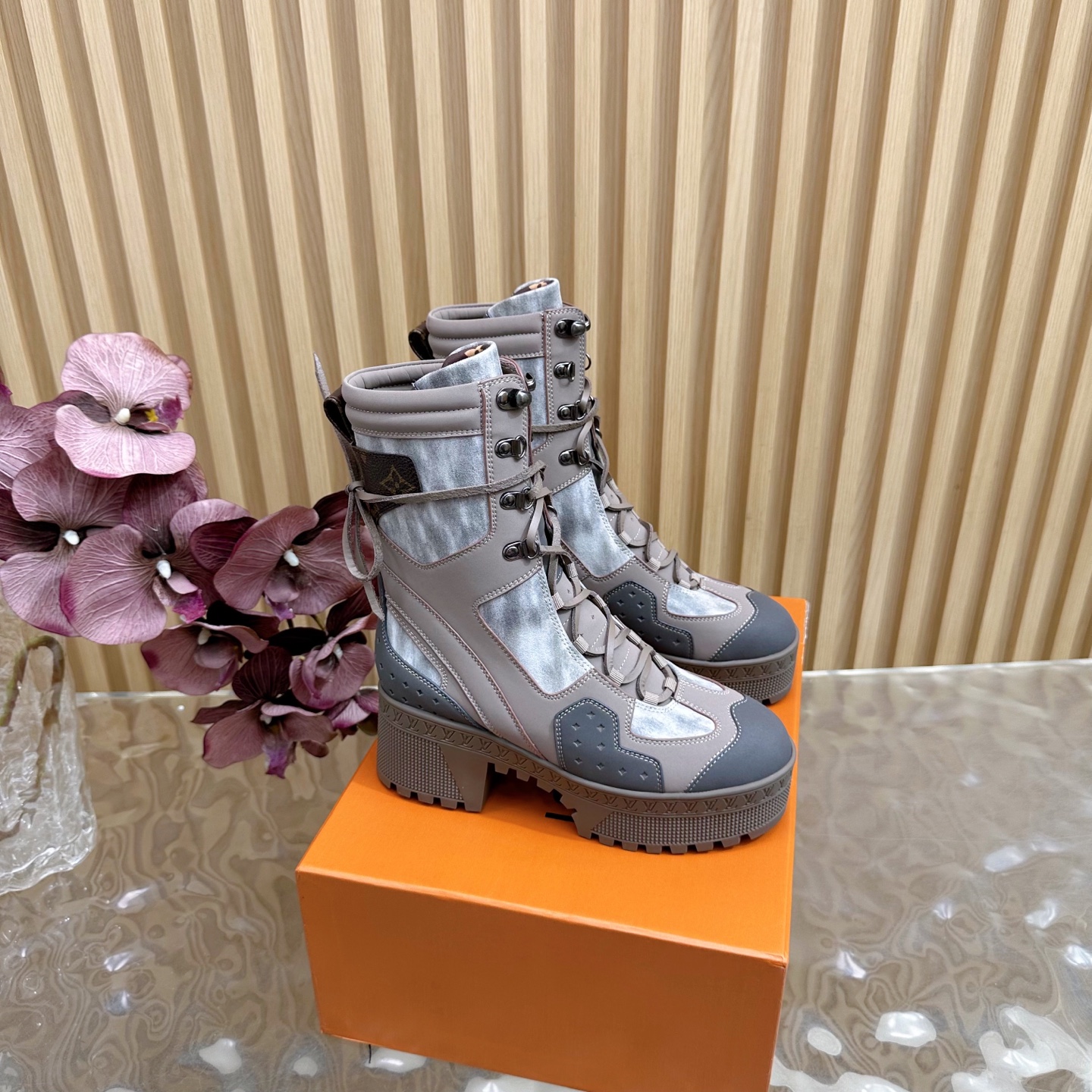 [TOP] Louis Vuitton LV Short Boots - 2 Colors