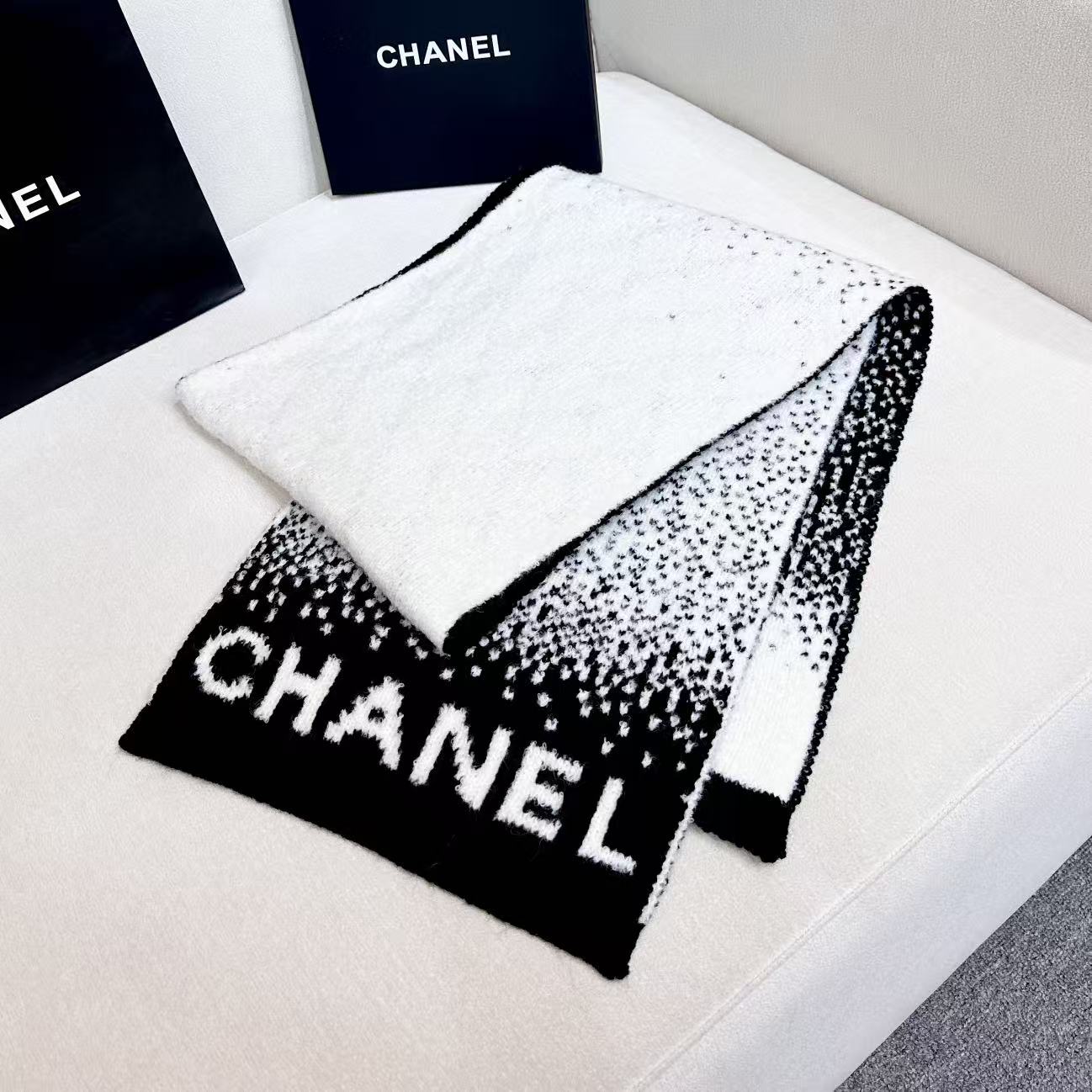 [TOP] CHANEL Cashmere Scarf 30*180cm - Black