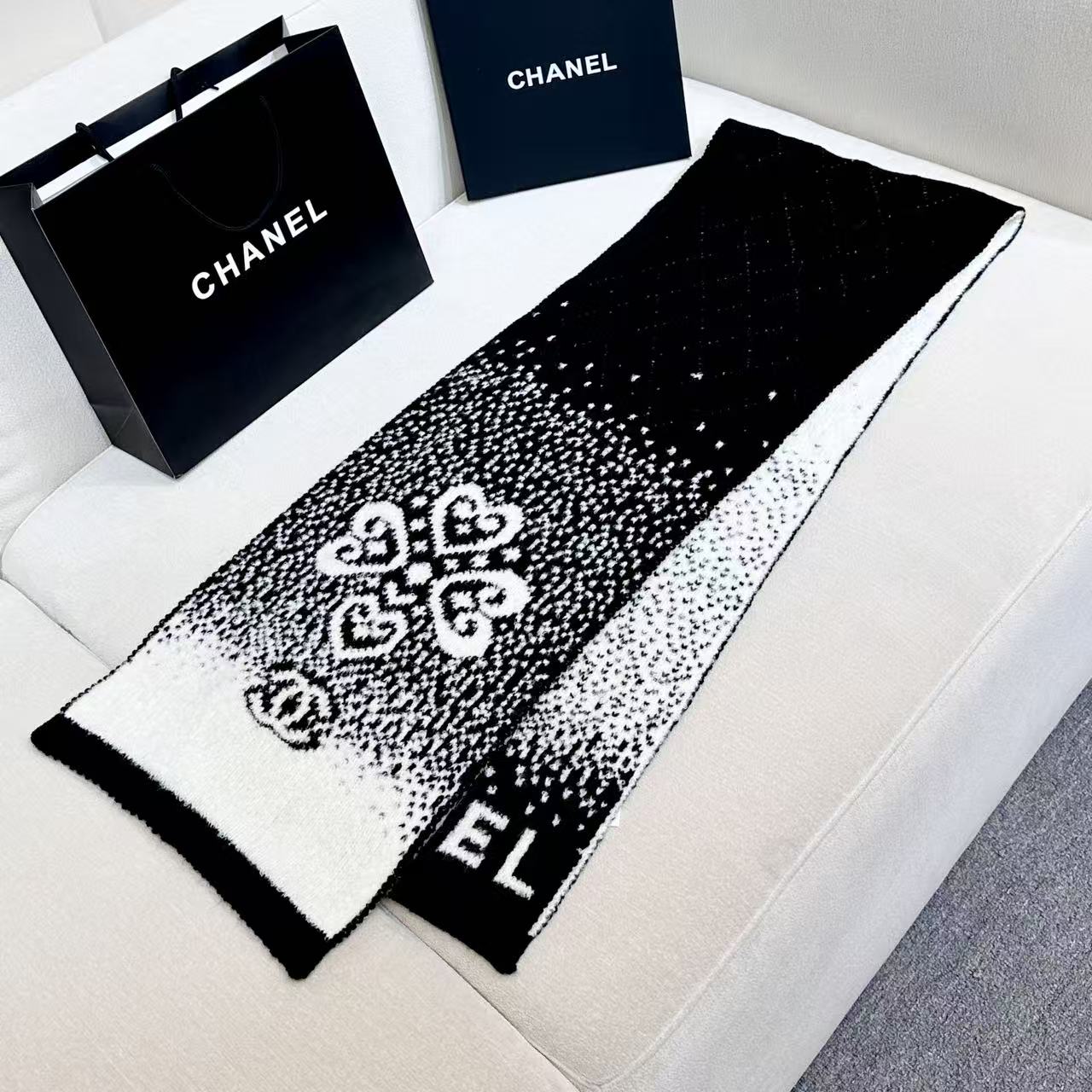 [TOP] CHANEL Cashmere Scarf 30*180cm - Black