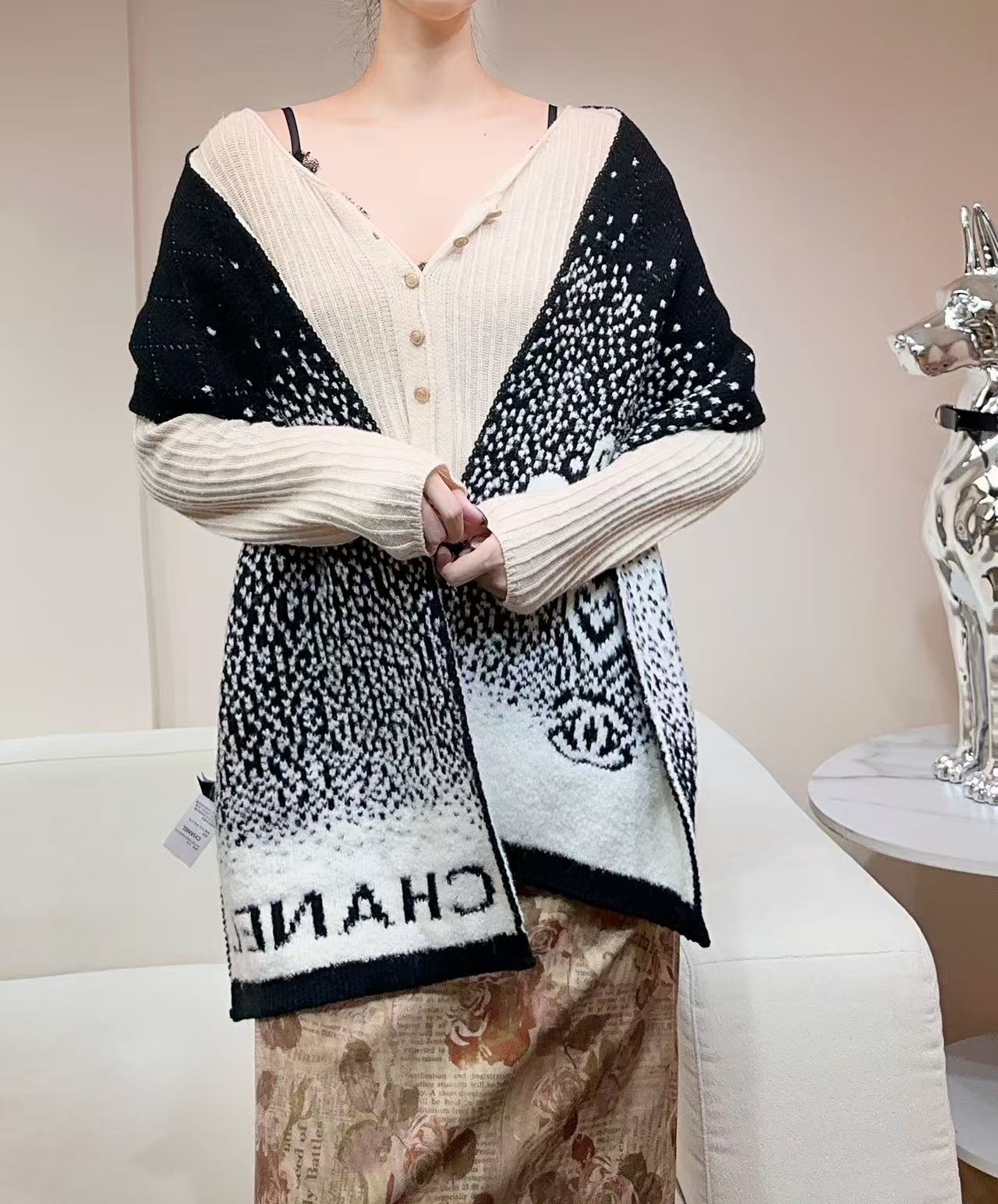 [TOP] CHANEL Cashmere Scarf 30*180cm - Black