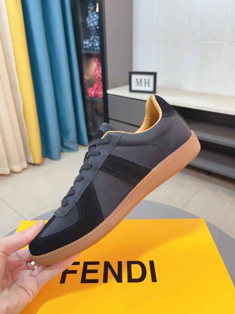[TOP] FENDI Men's Cowhide Casual Shoes - 2 Cors