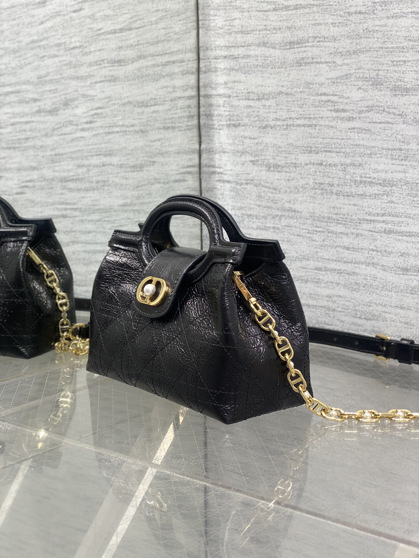 [TOP] Christian Dior  Jolie Top Handle Bag 18.5 x 13 x 8.5 cm - Black