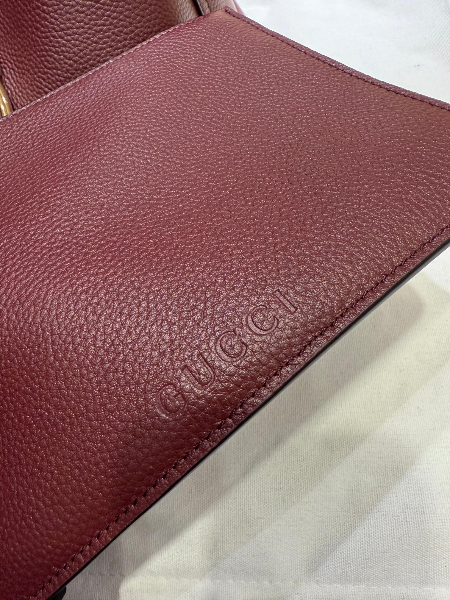 [TOP] GUCCI Softbit Shoulder Bag Cowhide 46 x 26 x 16 cm - Red