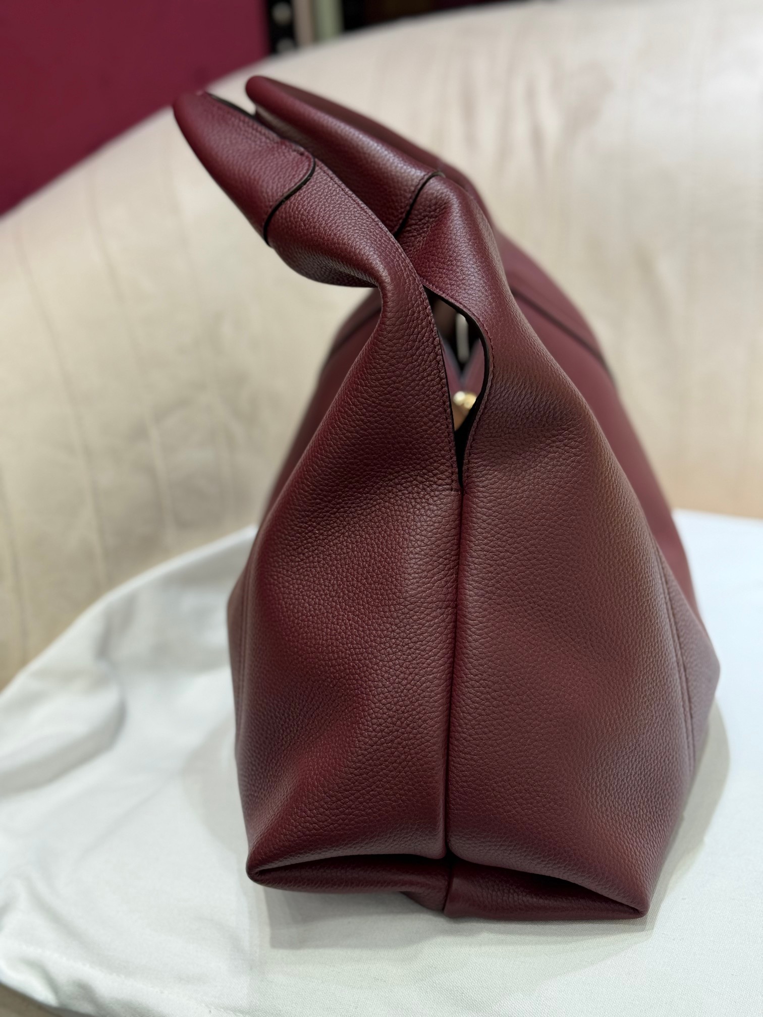 [TOP] GUCCI Softbit Shoulder Bag Cowhide 46 x 26 x 16 cm - Red