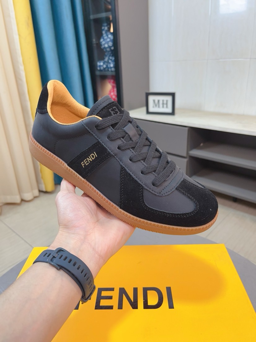 [TOP] FENDI Men's Cowhide Casual Shoes - 2 Cors