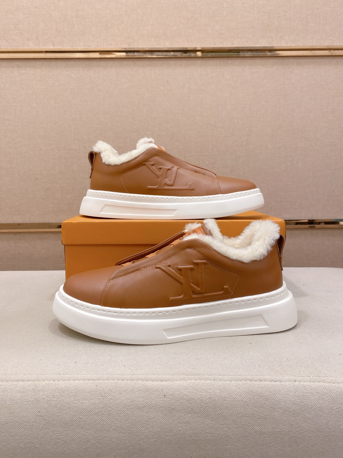[TOP] Louis Vuitton LV Men's Cowhide Casual Shoes - 2 Colors