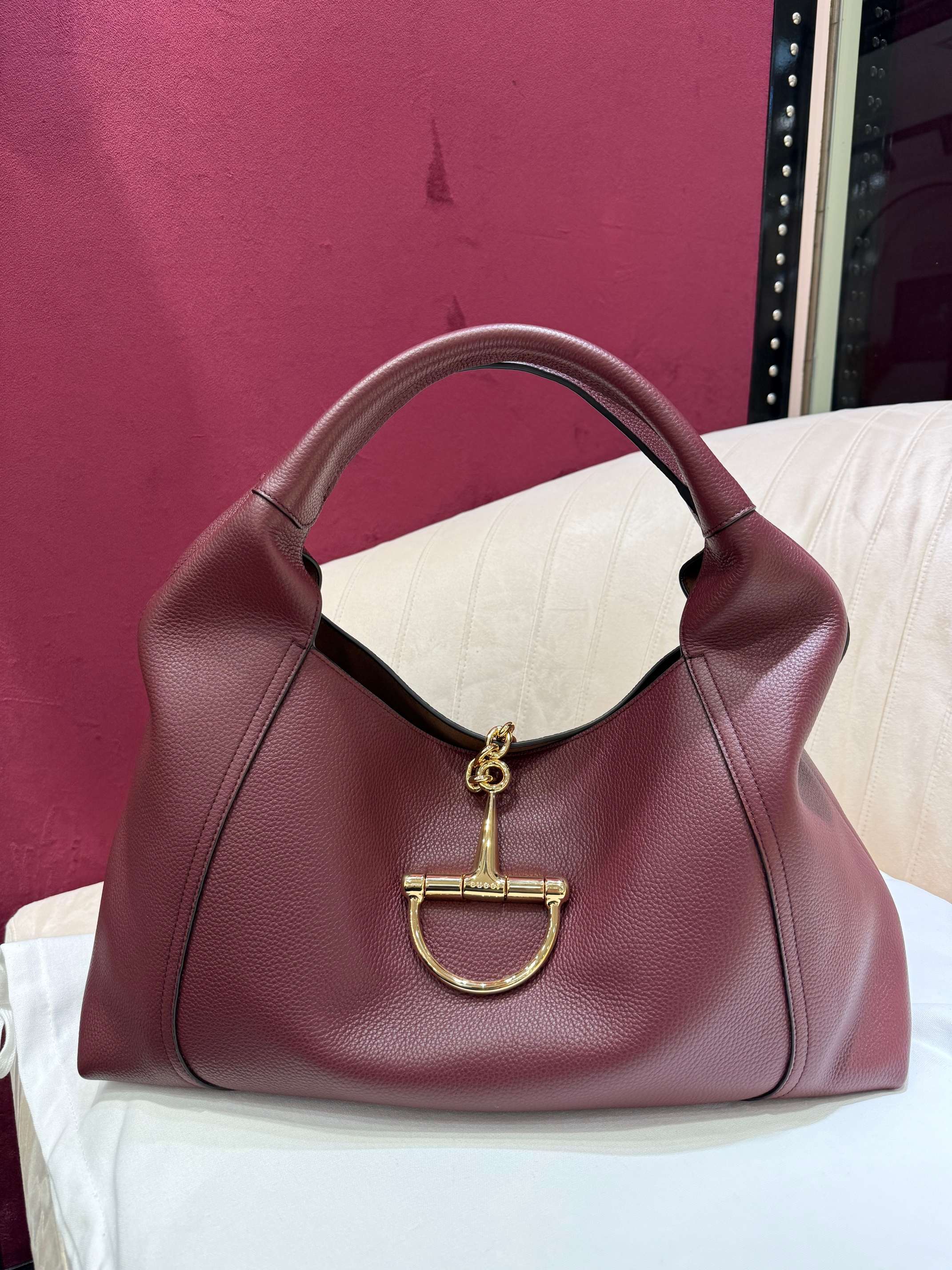 [TOP] GUCCI Softbit Shoulder Bag Cowhide 46 x 26 x 16 cm - Red