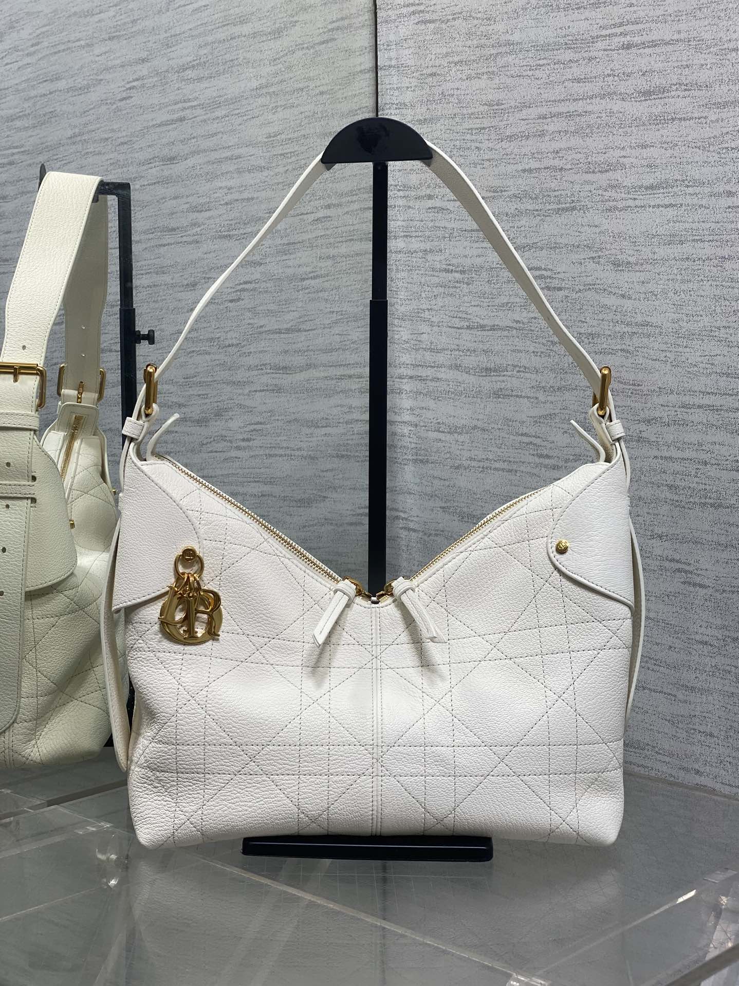 [TOP] Christian Dior Dior Voyage  Bag Cowhide 3 Sizes - White