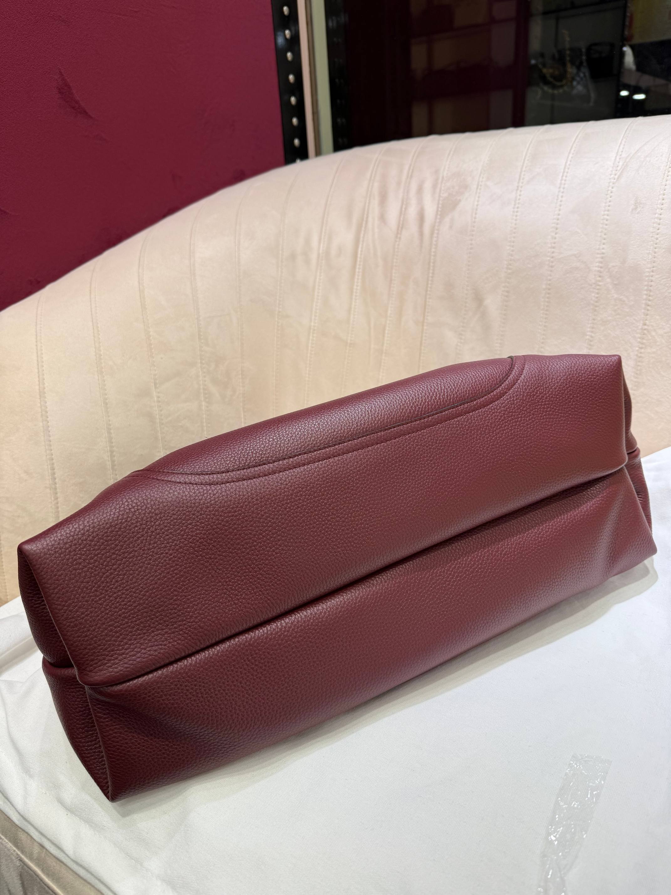 [TOP] GUCCI Softbit Shoulder Bag Cowhide 46 x 26 x 16 cm - Red