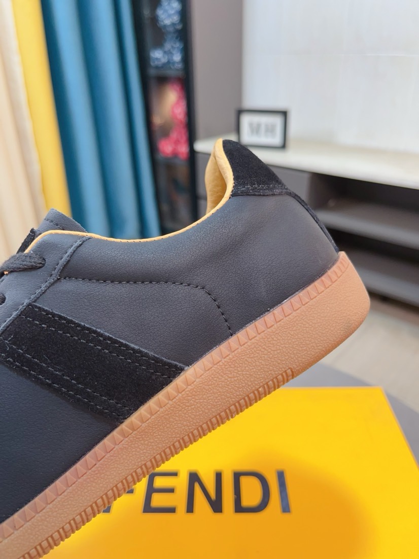 [TOP] FENDI Men's Cowhide Casual Shoes - 2 Cors