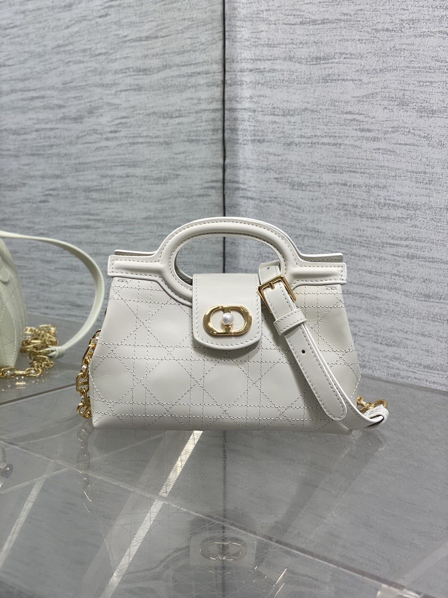 [TOP] Christian Dior  Jolie Top Handle Bag 18.5 x 13 x 8.5 cm - 3 Colors