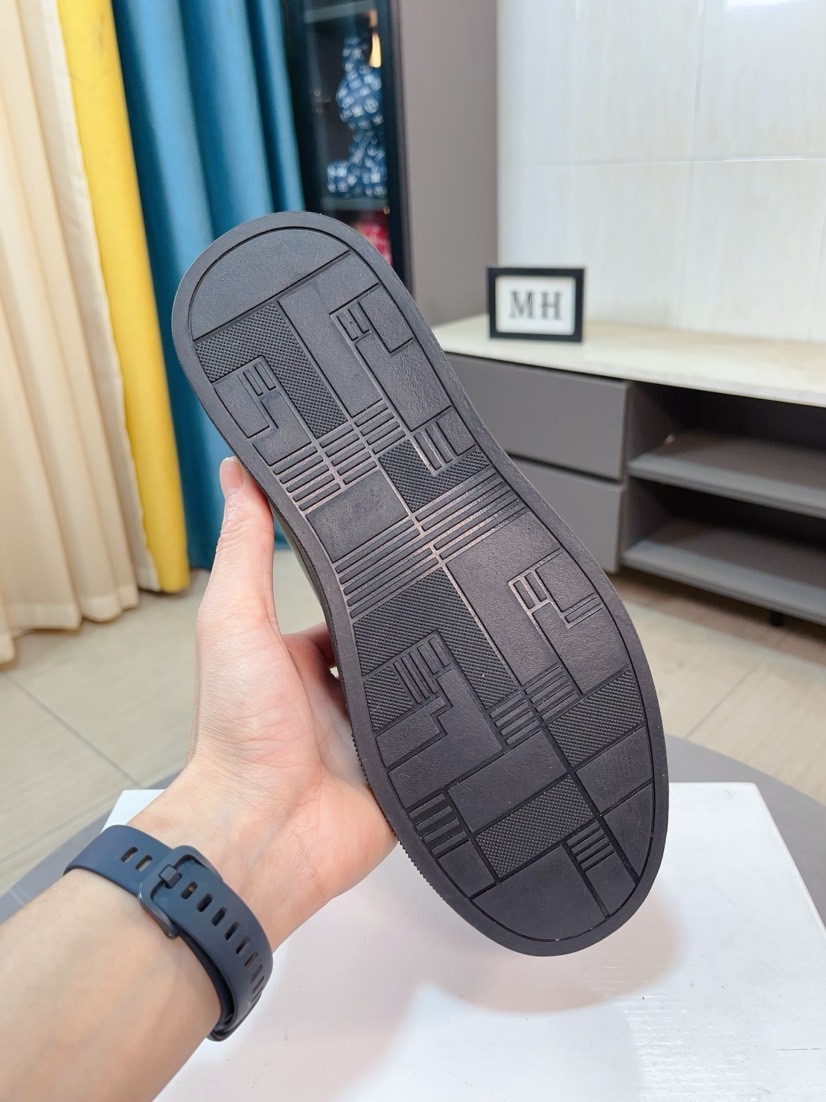 [TOP] BURBERRY Men's Cowhide Casual Shoes - 2 Cors