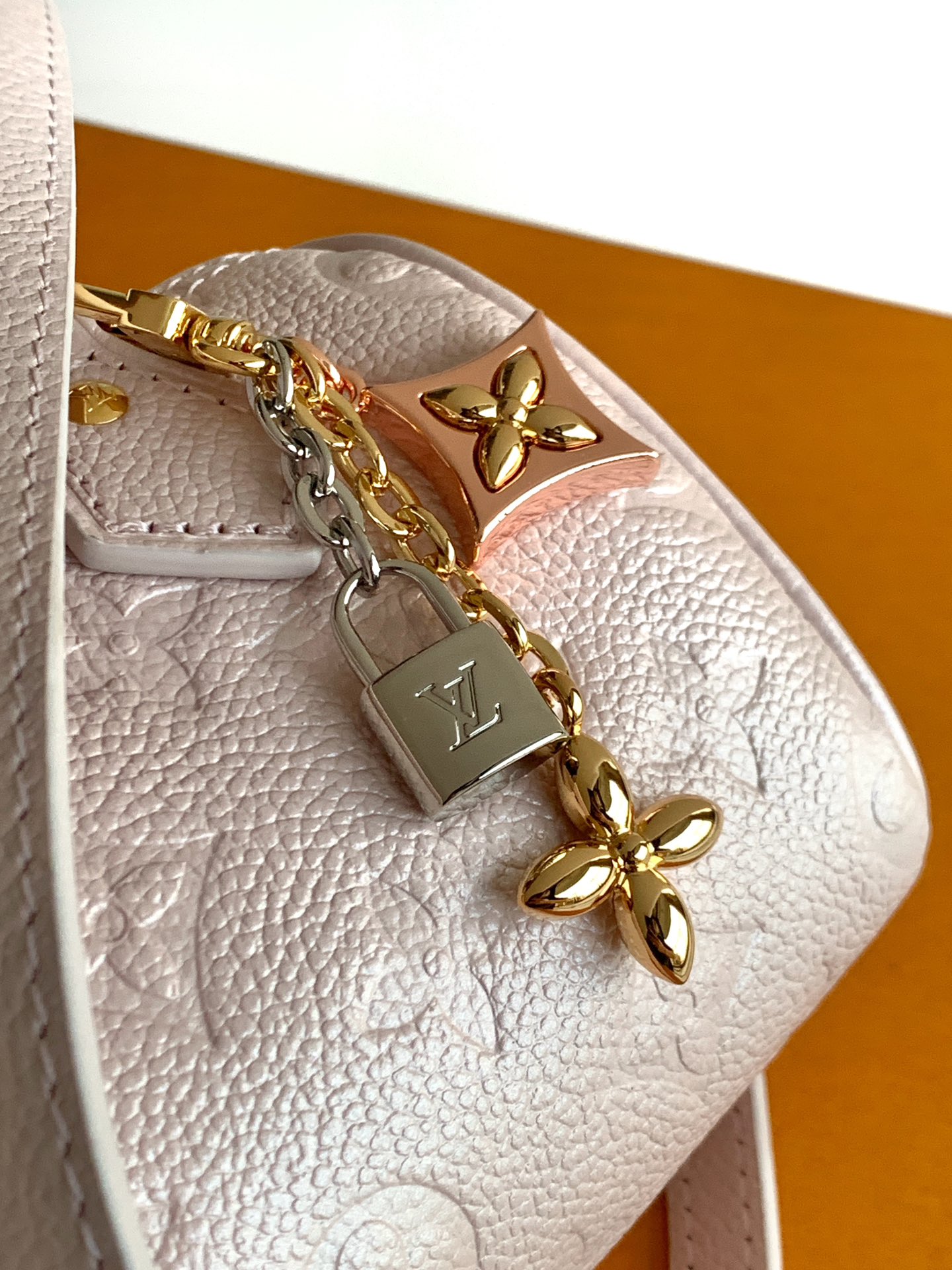 [TOP] Louis Vuitton LV Nano Speedy Bag 16×10×7.5 cm - Pearl Pink