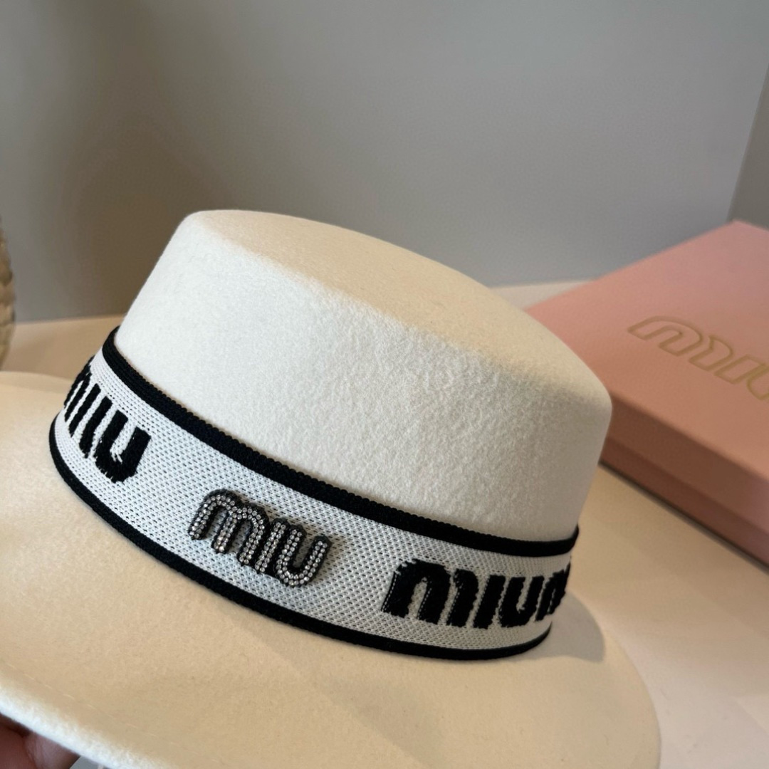 [TOP] Miu Miu Wool Hat - White
