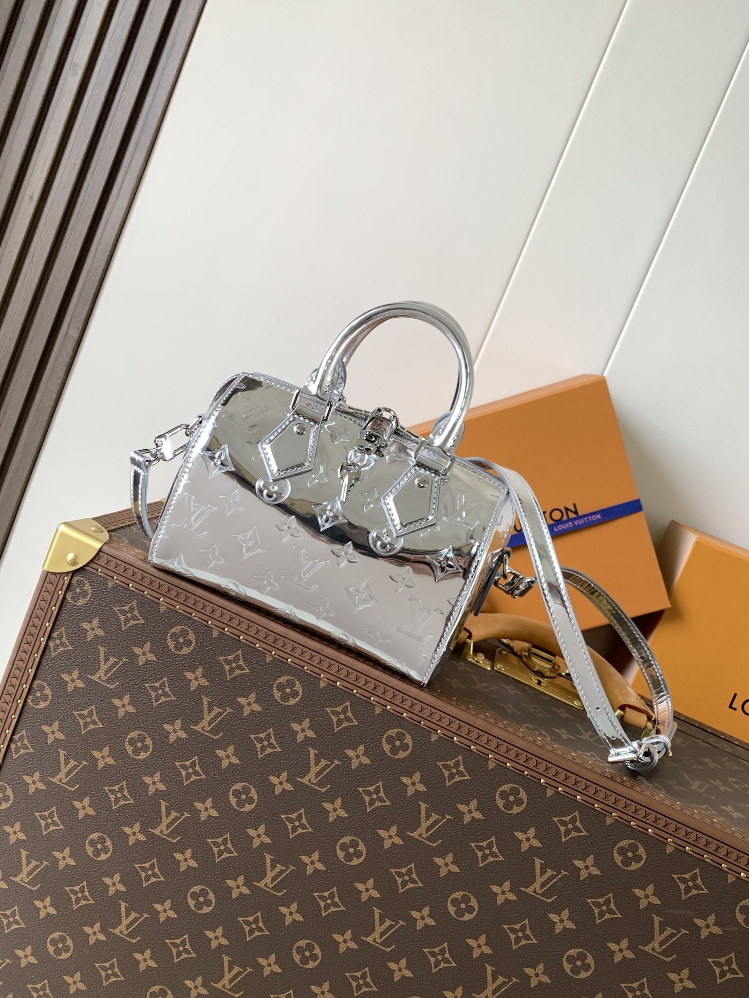 [TOP] Louis Vuitton LV Speedy Bandoulière 20 Monogram Miroir Bag 20.5 x 13.5 x 12 cm - Silver