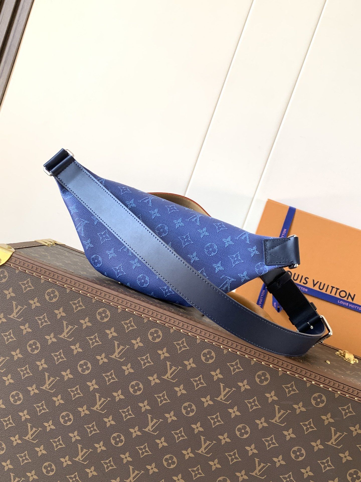 [TOP] Louis Vuitton LV Monogram Shadow Rush Bag Calfskin 30x15x8cm - 2 Colour