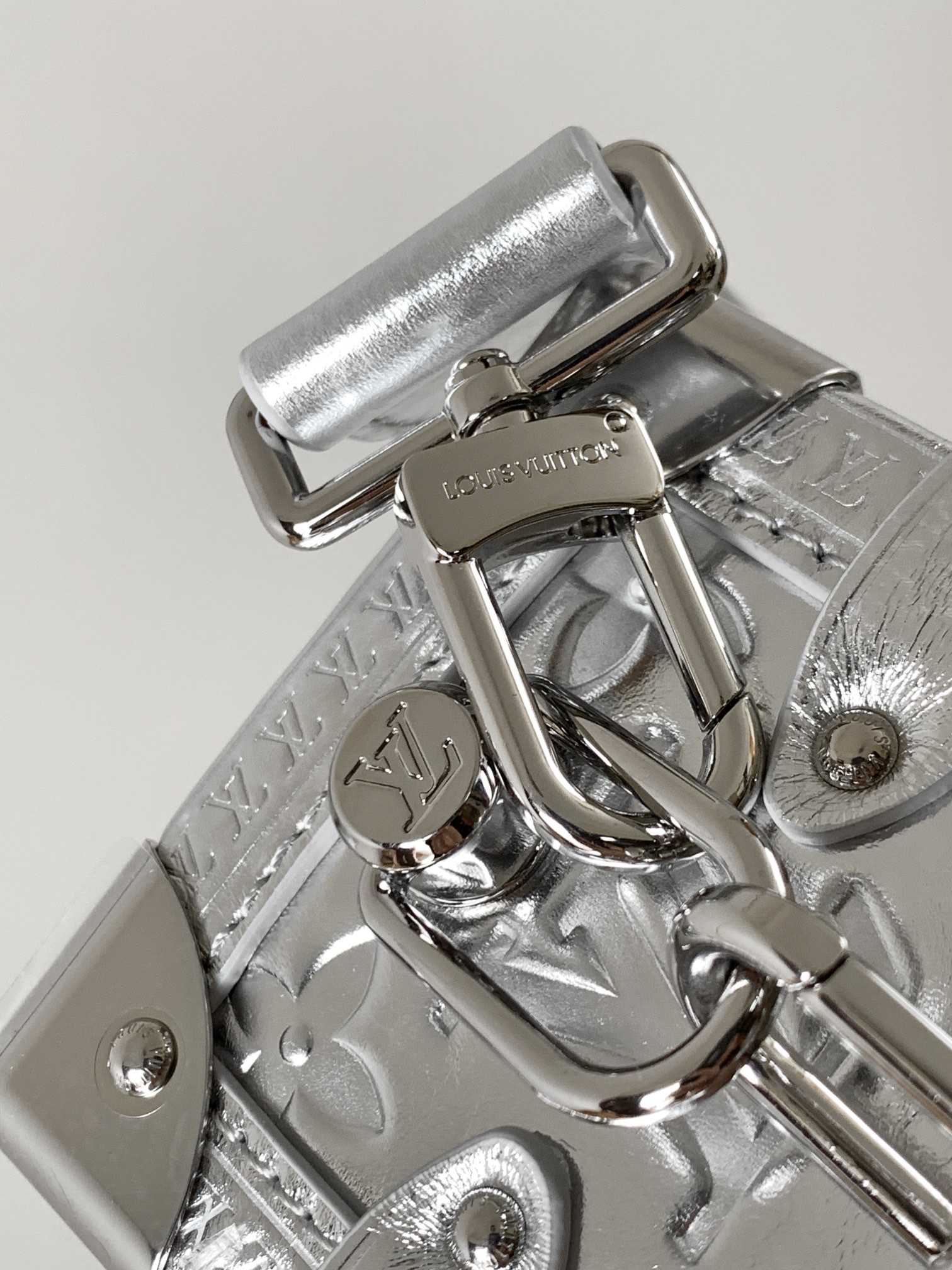 [TOP] Louis Vuitton LV Side Trunk Bag Monogram Miroir 16 x 8.5 x 23.5cm - Silver
