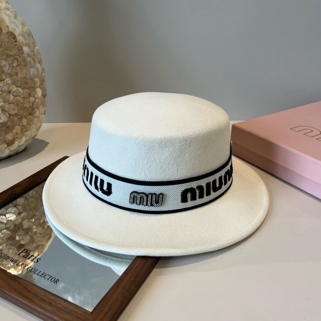 [TOP] Miu Miu Wool Hat - White