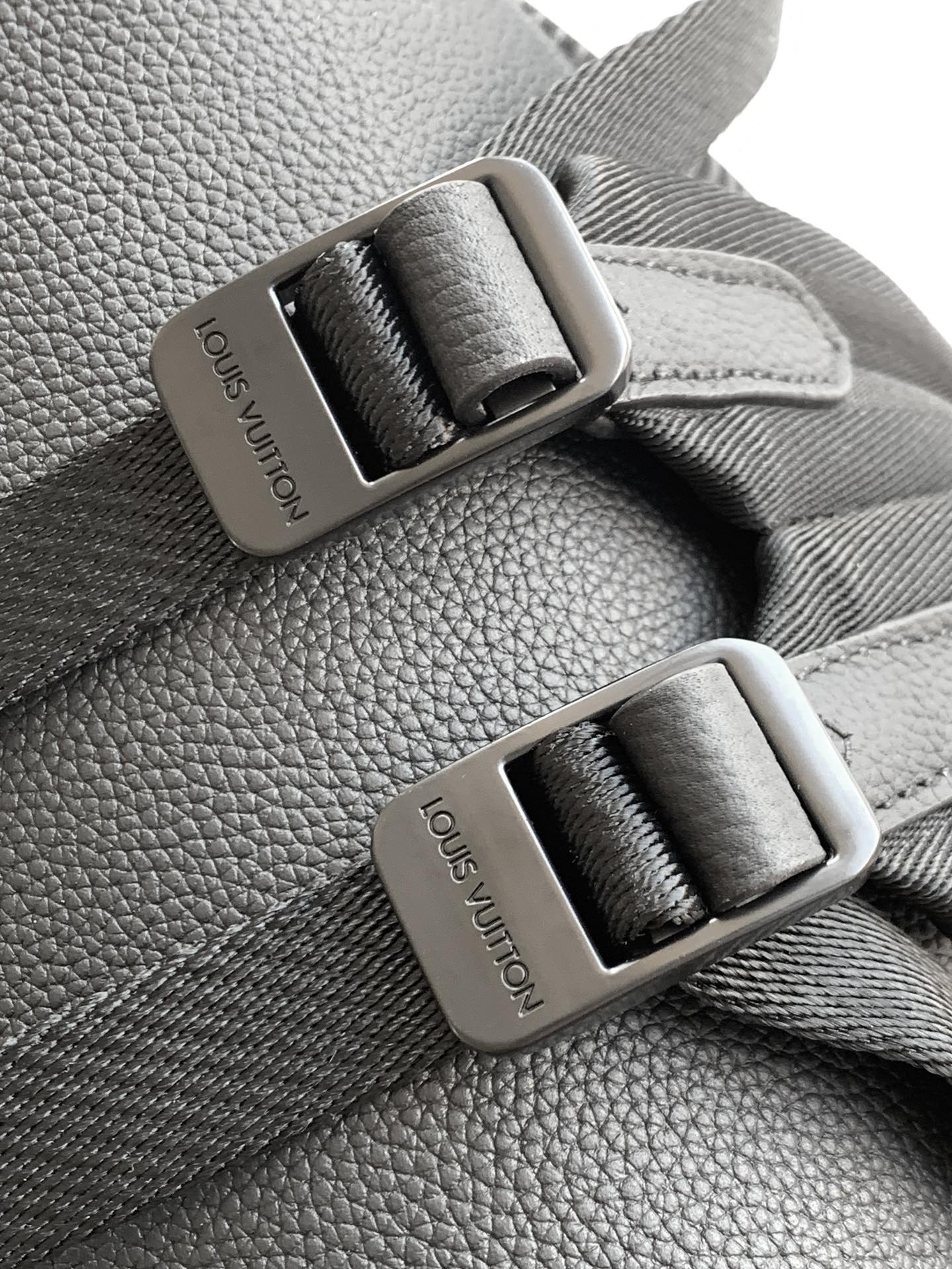 [TOP] Louis Vuitton LV Discovery Work Backpack 32x42x19cm - Black