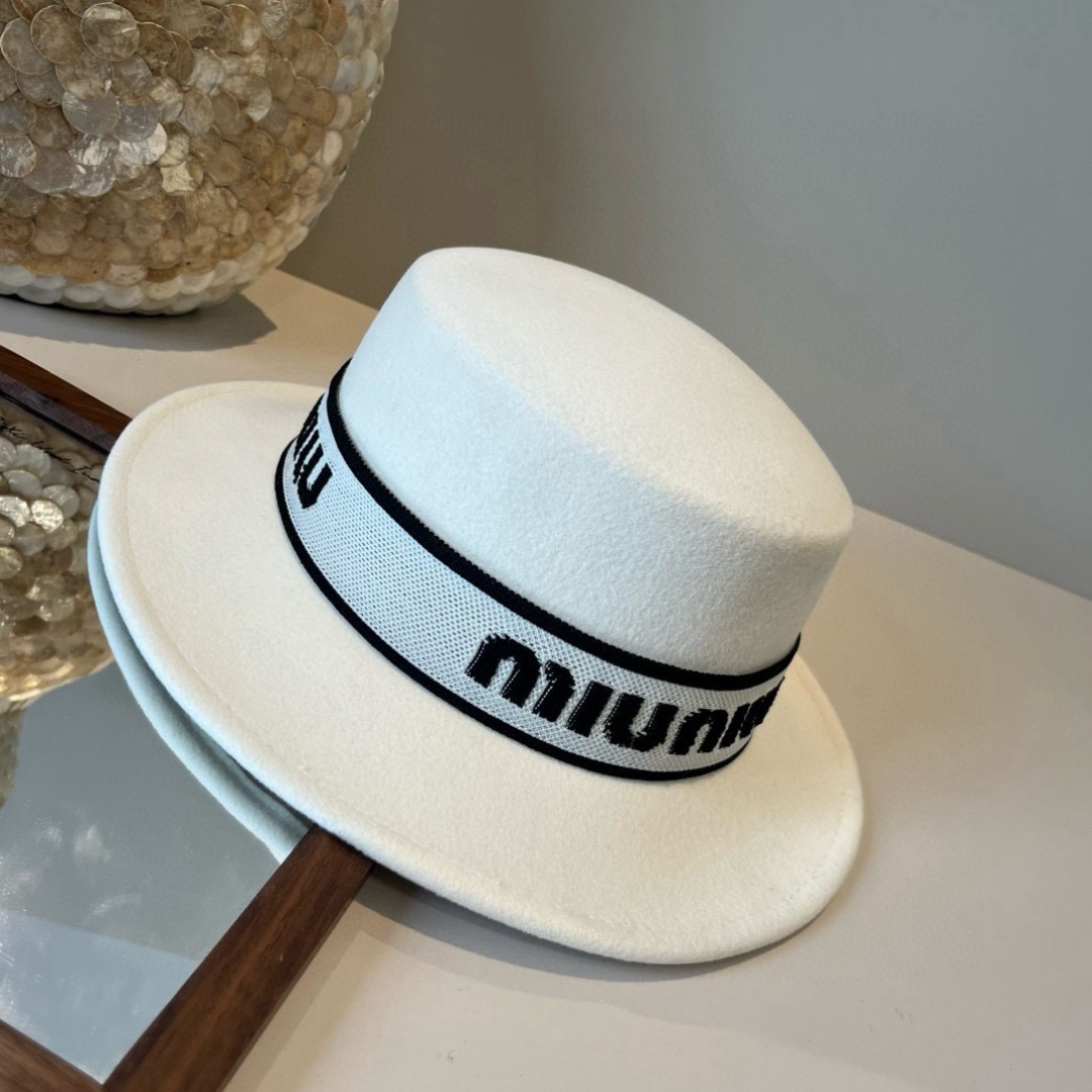 [TOP] Miu Miu Wool Hat - White