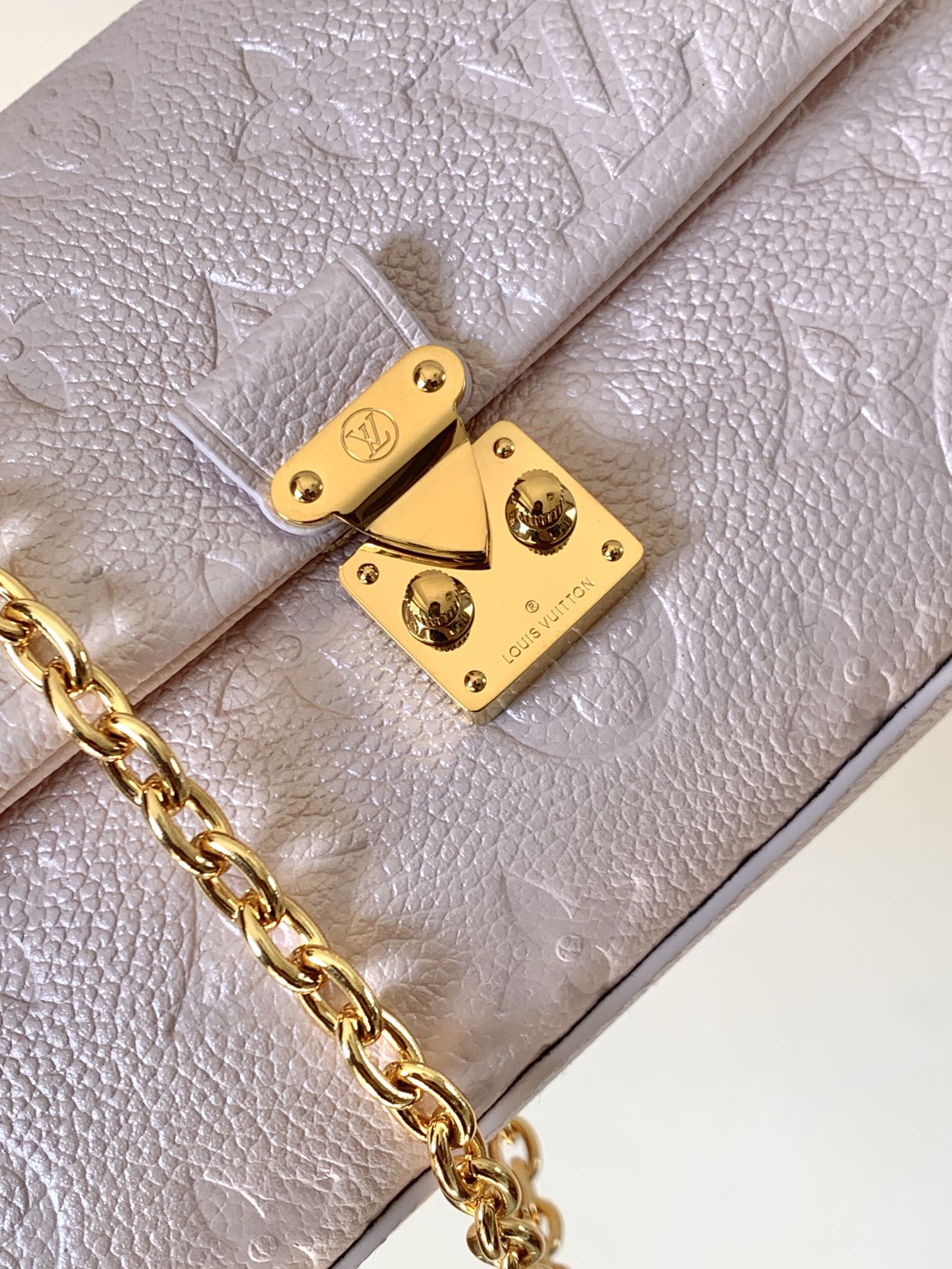 [TOP] Louis Vuitton LV Nano Madeleine Bag Monogram Empreinte Leather 21× 12.5 × 6cm - Pearl Pink