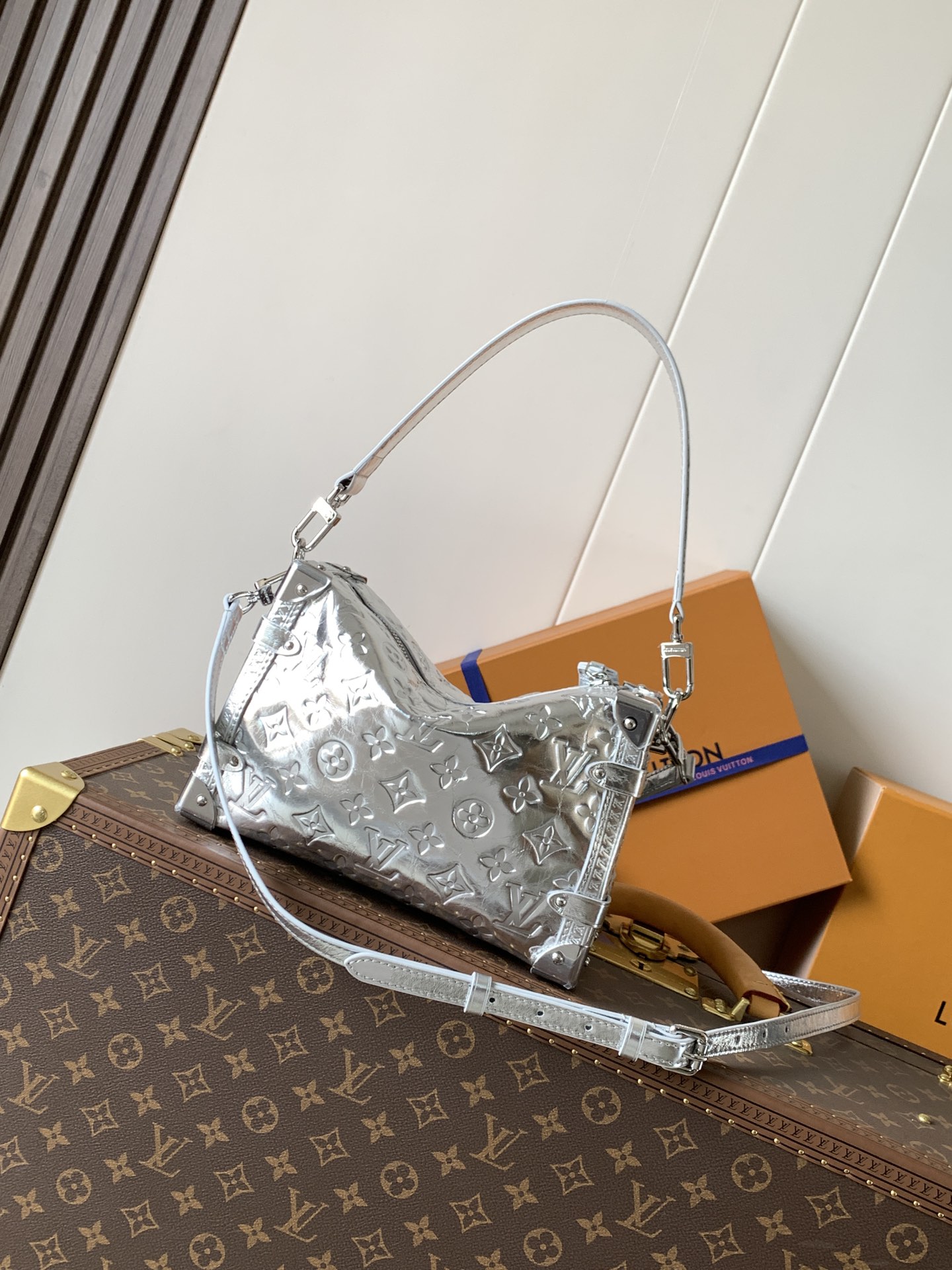 [TOP] Louis Vuitton LV Side Trunk Bag Monogram Miroir 16 x 8.5 x 23.5cm - Silver