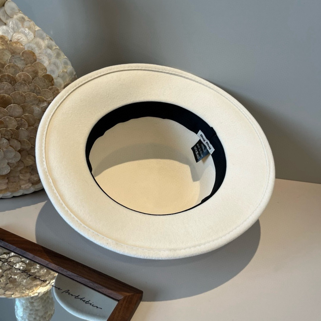 [TOP] Miu Miu Wool Hat - White