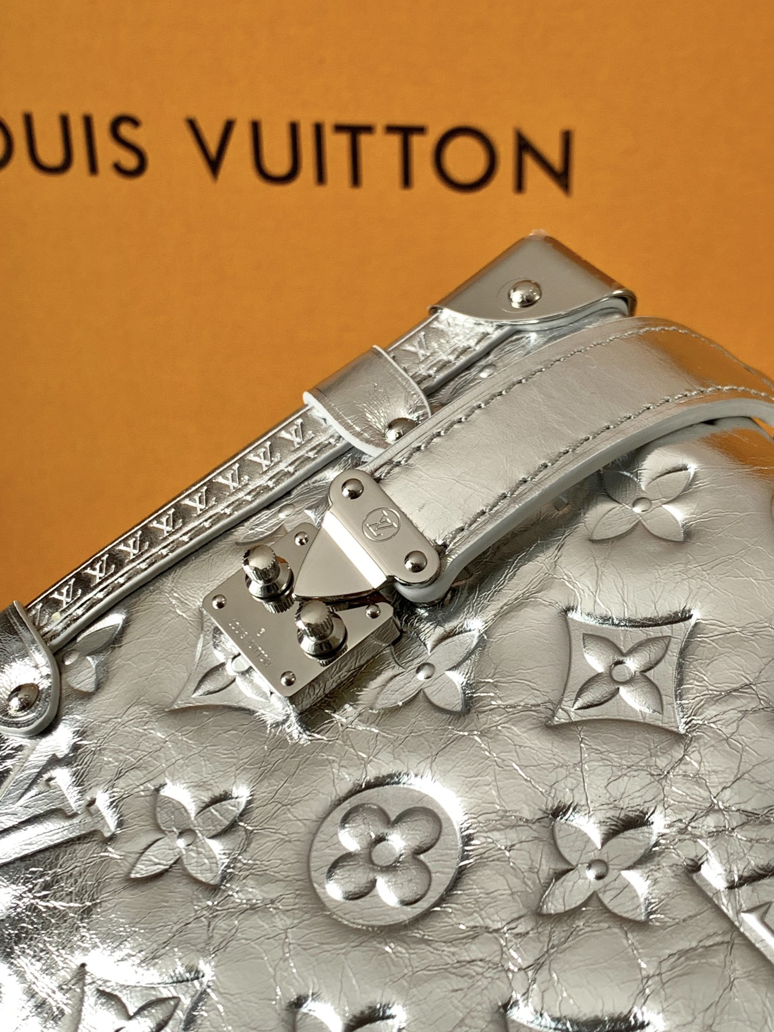 [TOP] Louis Vuitton LV Side Trunk Bag Monogram Miroir 16 x 8.5 x 23.5cm - Silver