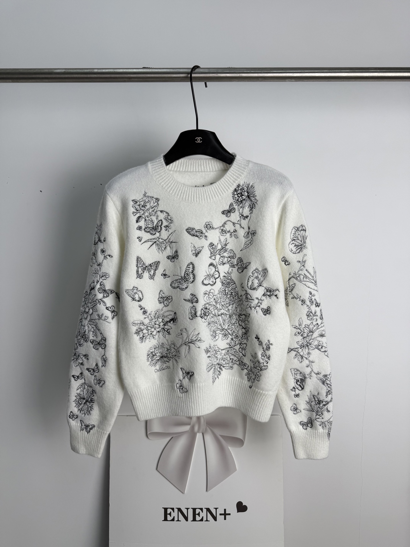 [TOP] Christian Dior Embroidered Sweater - White